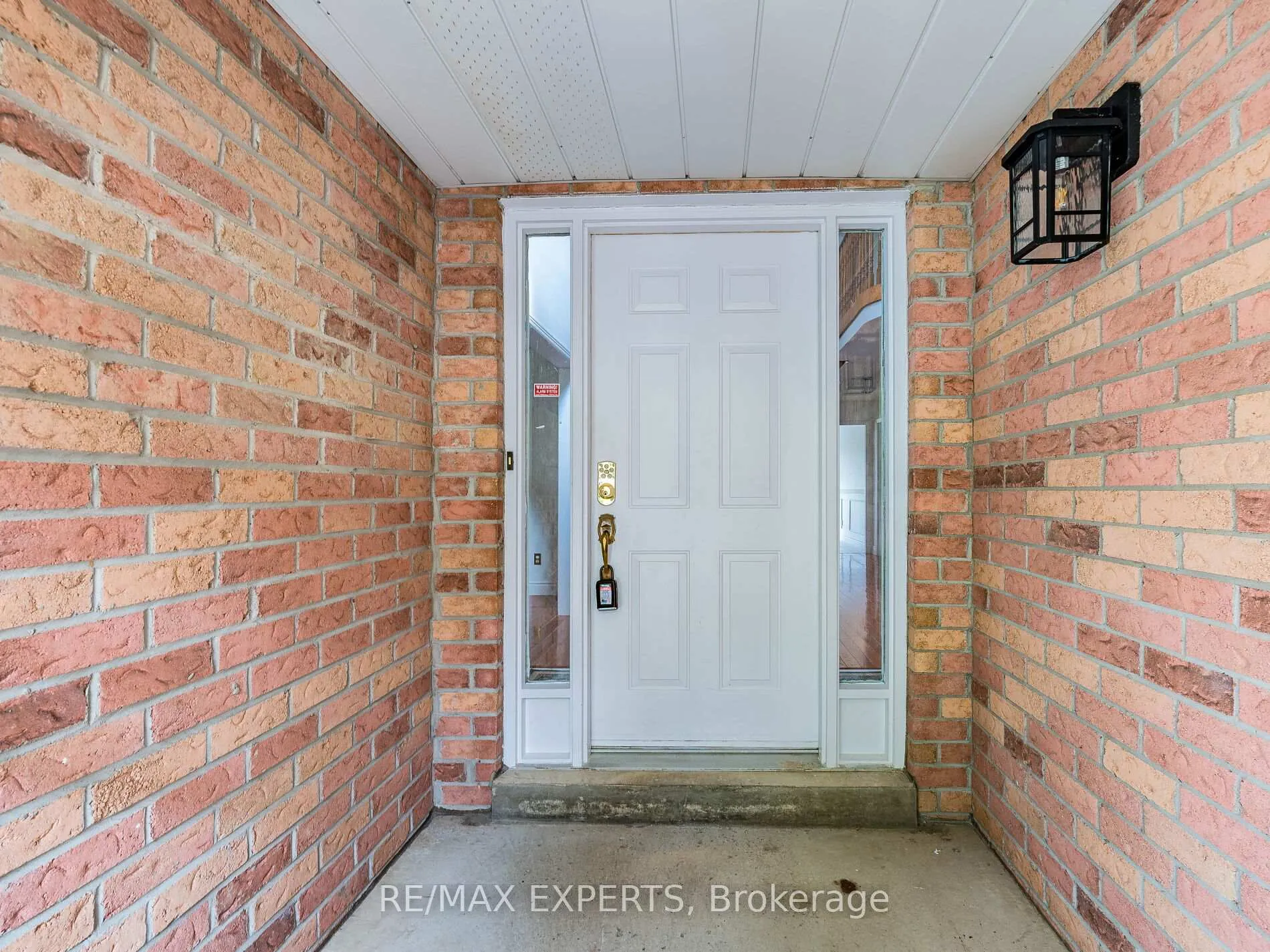 Photo 8 of 31 Mccabe Crescent, Caledon, Bolton North — HOMEH