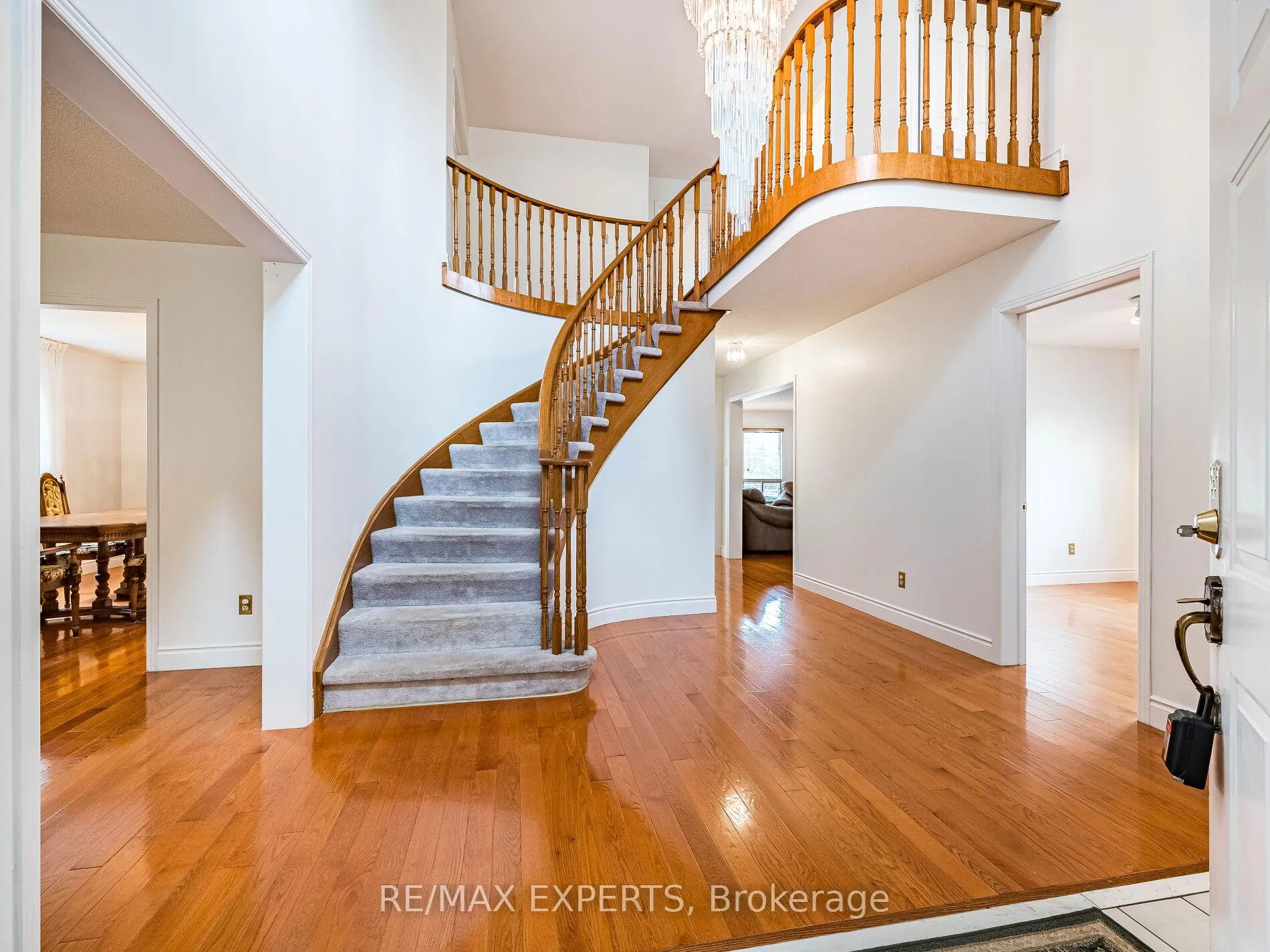 Photo 9 of 31 Mccabe Crescent, Caledon, Bolton North — HOMEH