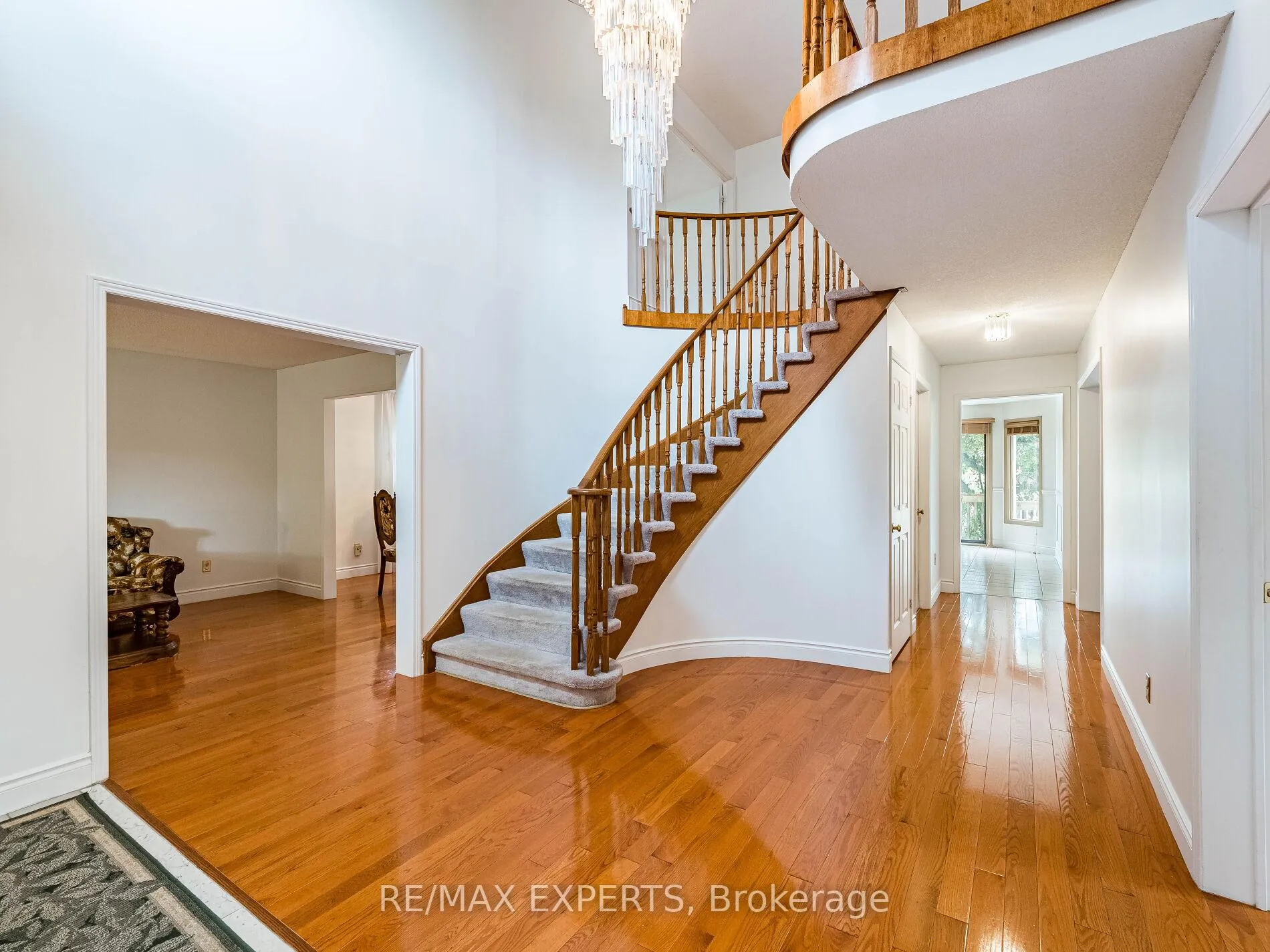 Photo 12 of 31 Mccabe Crescent, Caledon, Bolton North — HOMEH