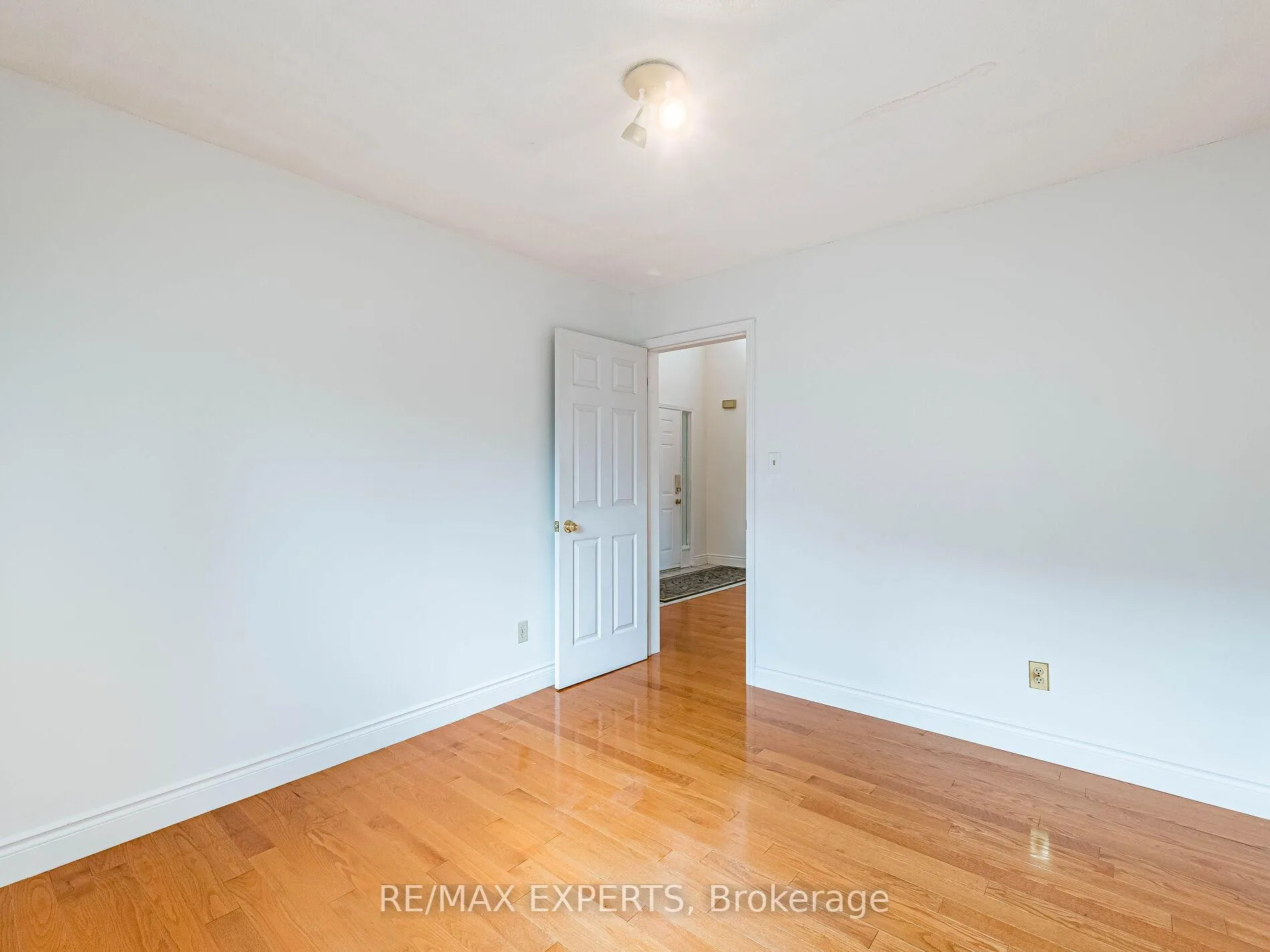 Photo 14 of 31 Mccabe Crescent, Caledon, Bolton North — HOMEH