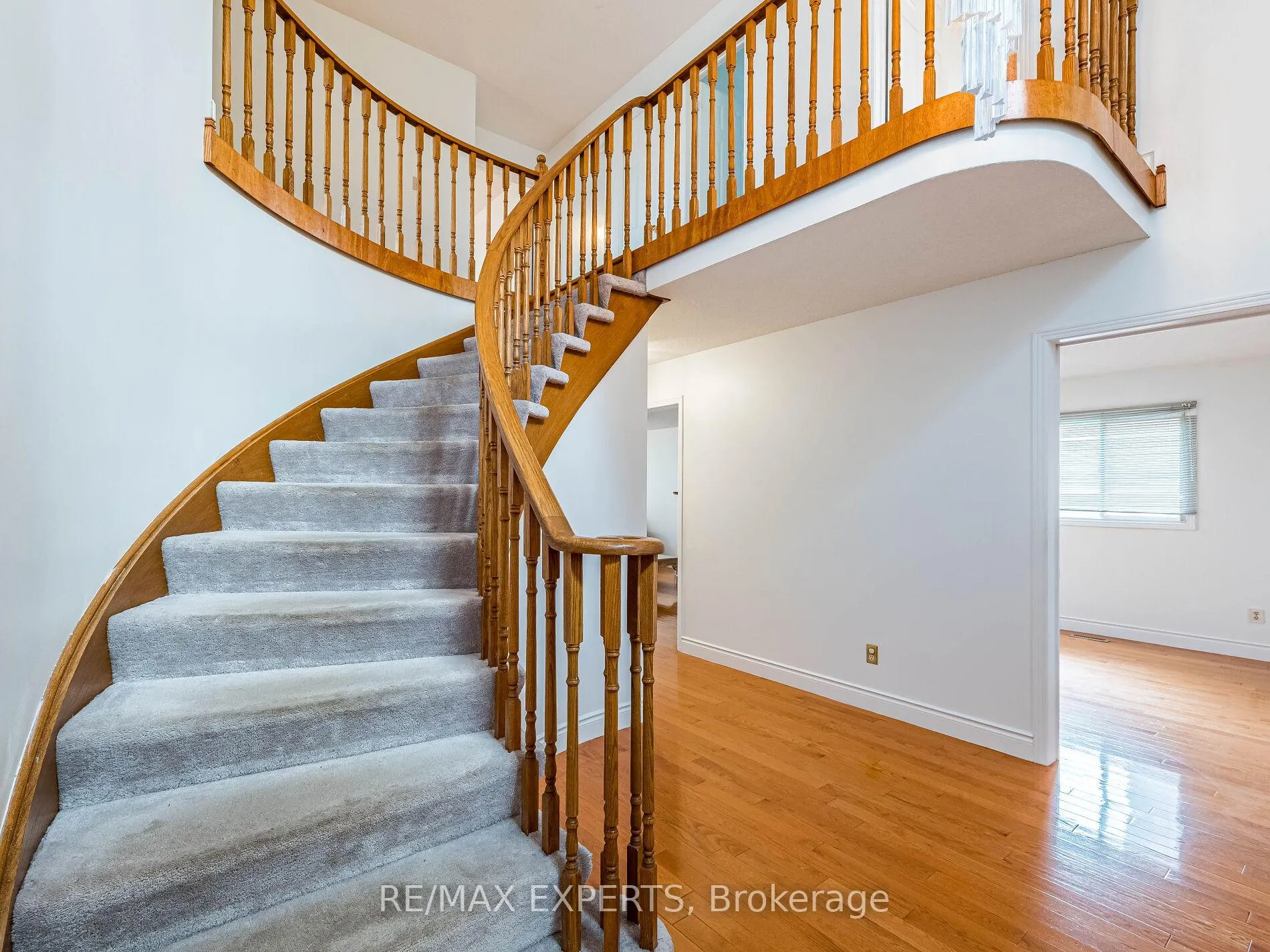 Photo 24 of 31 Mccabe Crescent, Caledon, Bolton North — HOMEH