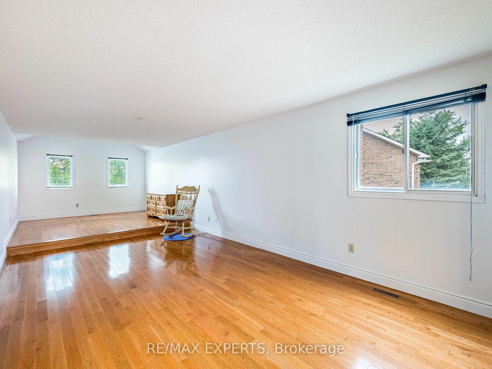 Photo 27 of 31 Mccabe Crescent, Caledon, Bolton North — HOMEH