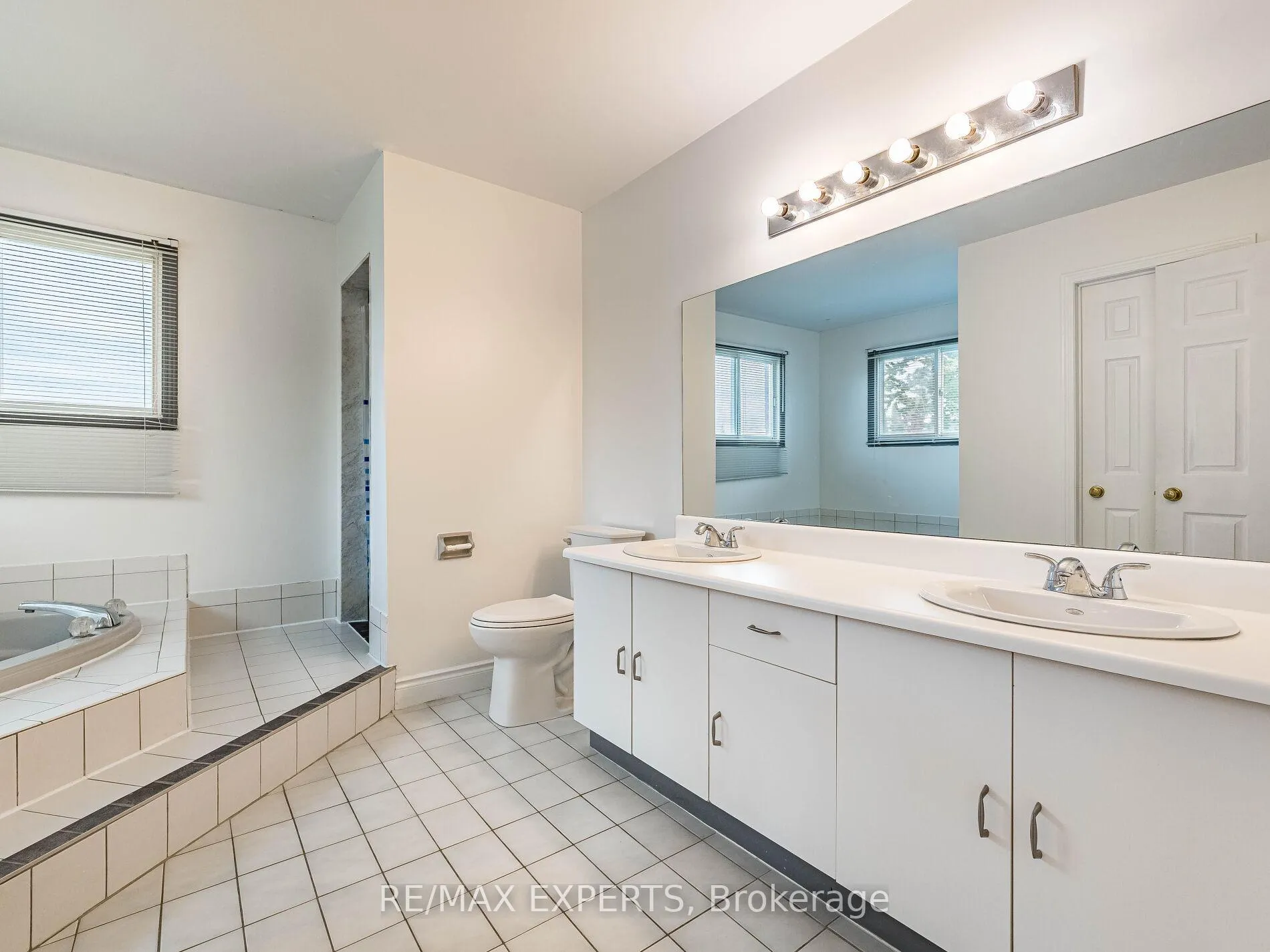 Photo 29 of 31 Mccabe Crescent, Caledon, Bolton North — HOMEH