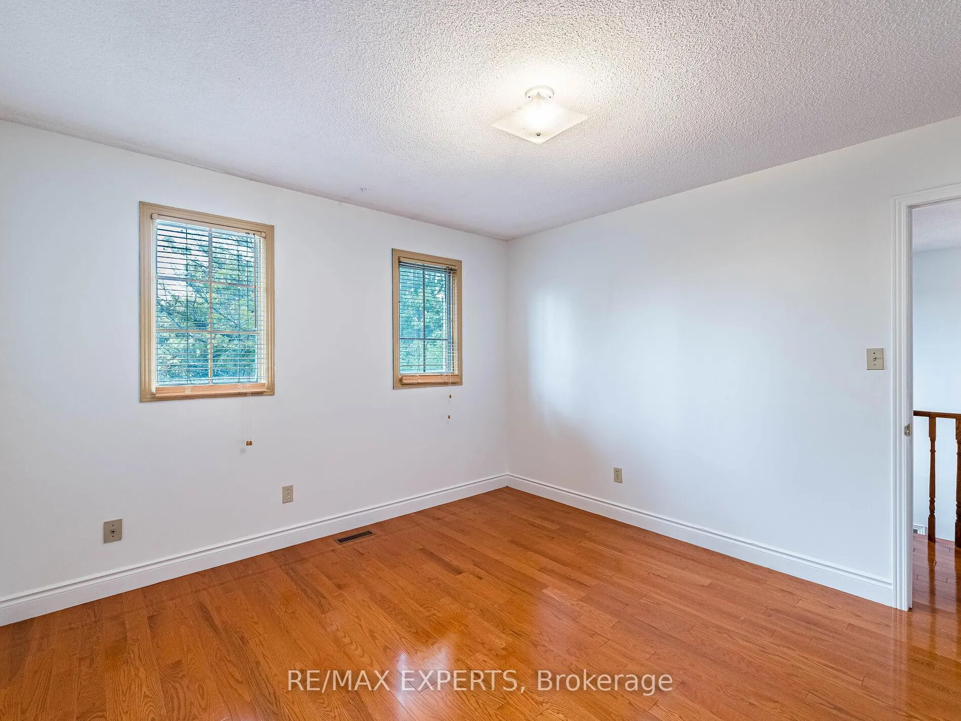 Photo 32 of 31 Mccabe Crescent, Caledon, Bolton North — HOMEH