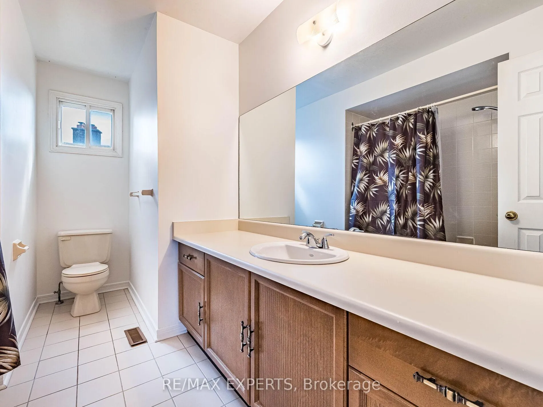 Photo 35 of 31 Mccabe Crescent, Caledon, Bolton North — HOMEH