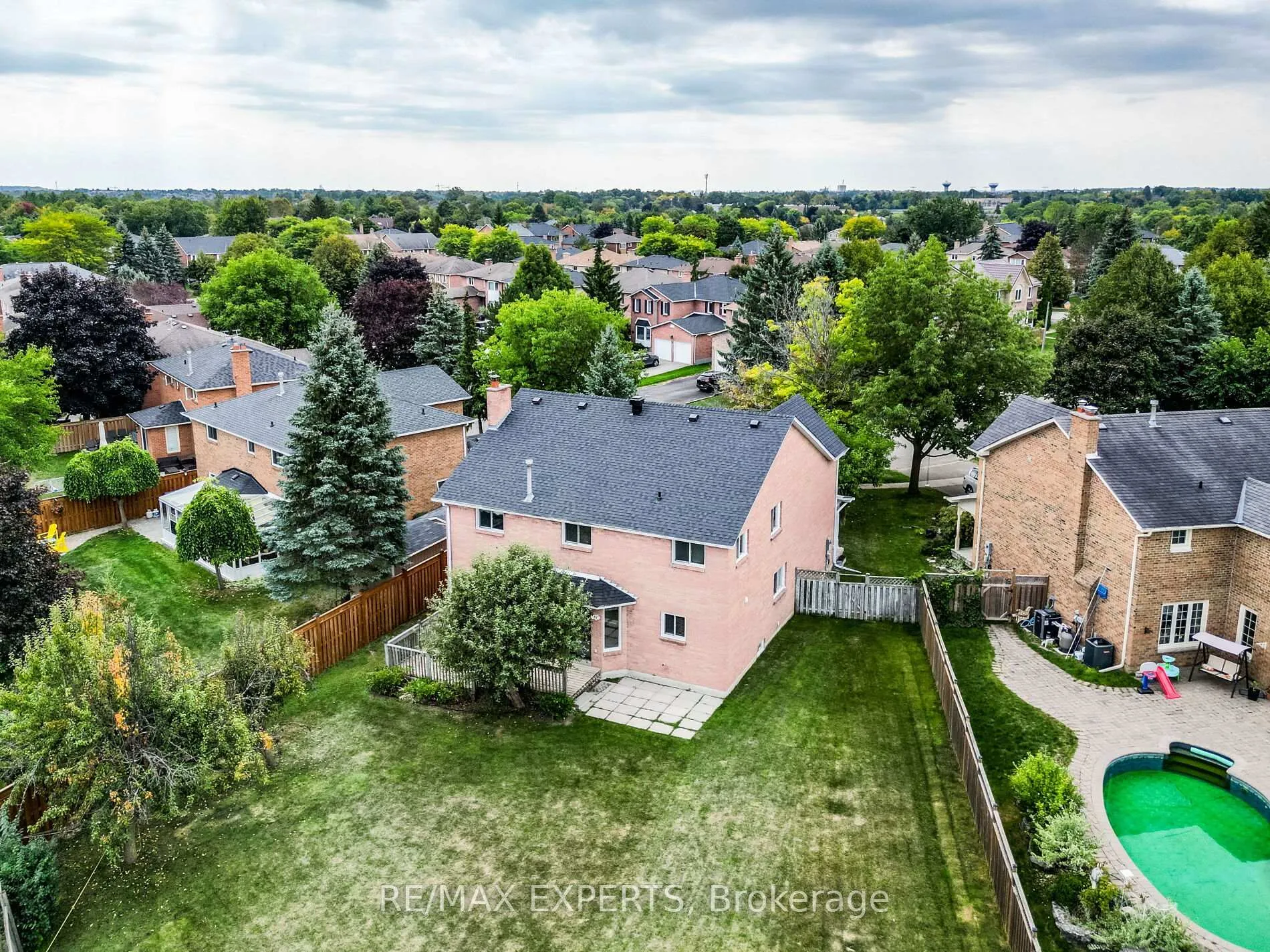 Photo 43 of 31 Mccabe Crescent, Caledon, Bolton North — HOMEH
