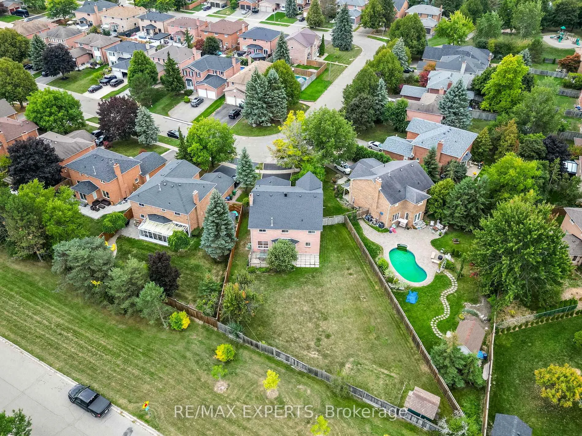 Photo 46 of 31 Mccabe Crescent, Caledon, Bolton North — HOMEH