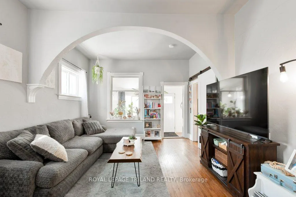 Photo 9 of 80 Edward Street, St. Thomas — HOMEH