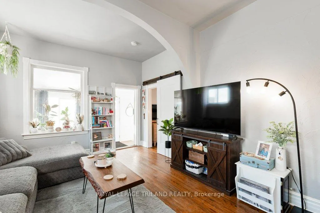 Photo 10 of 80 Edward Street, St. Thomas — HOMEH