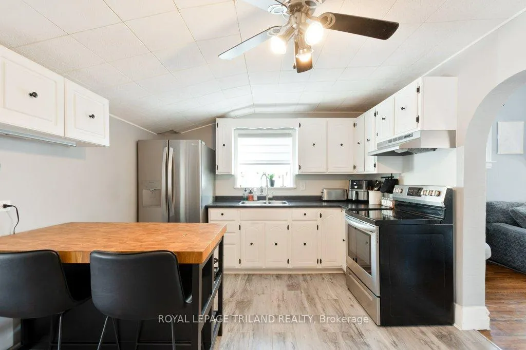Photo 15 of 80 Edward Street, St. Thomas — HOMEH