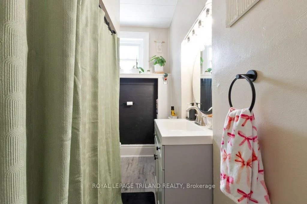 Photo 22 of 80 Edward Street, St. Thomas — HOMEH