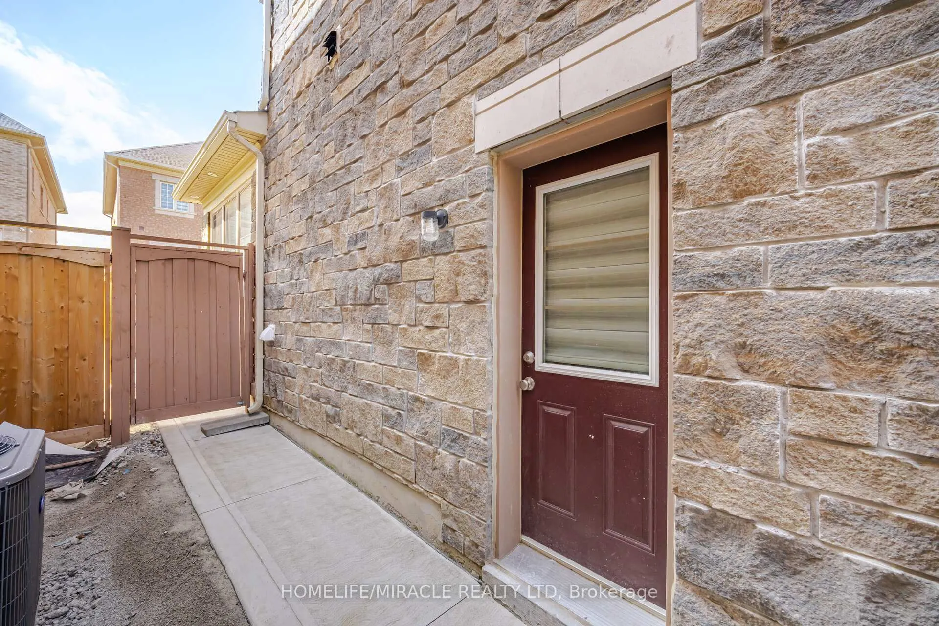 Photo 36 of 20 Elderbridge Road, Brampton, Toronto Gore Rural Estate — HOMEH