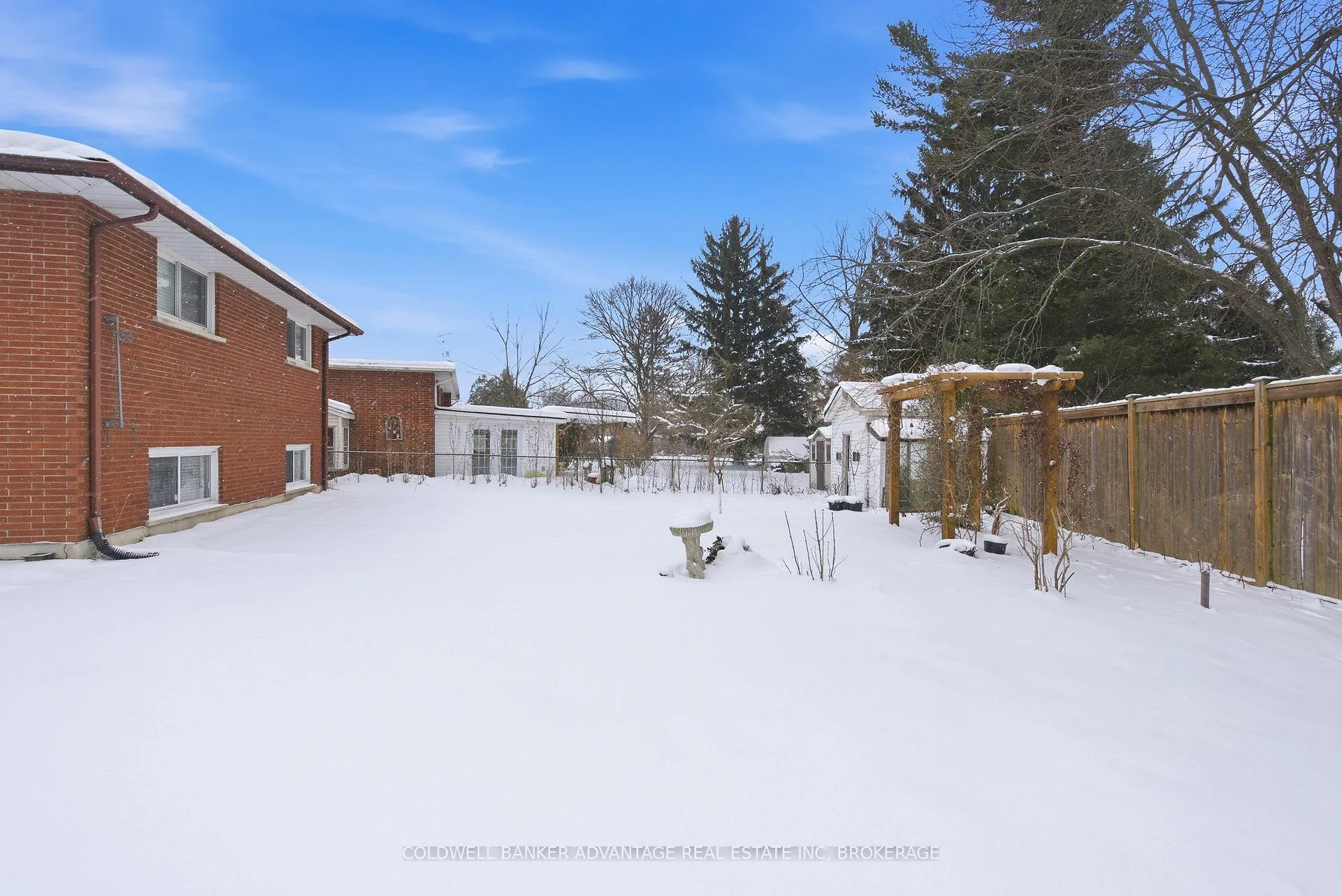 Photo 4 of 6808 Corwin Crescent, Niagara Falls, Dorchester — HOMEH