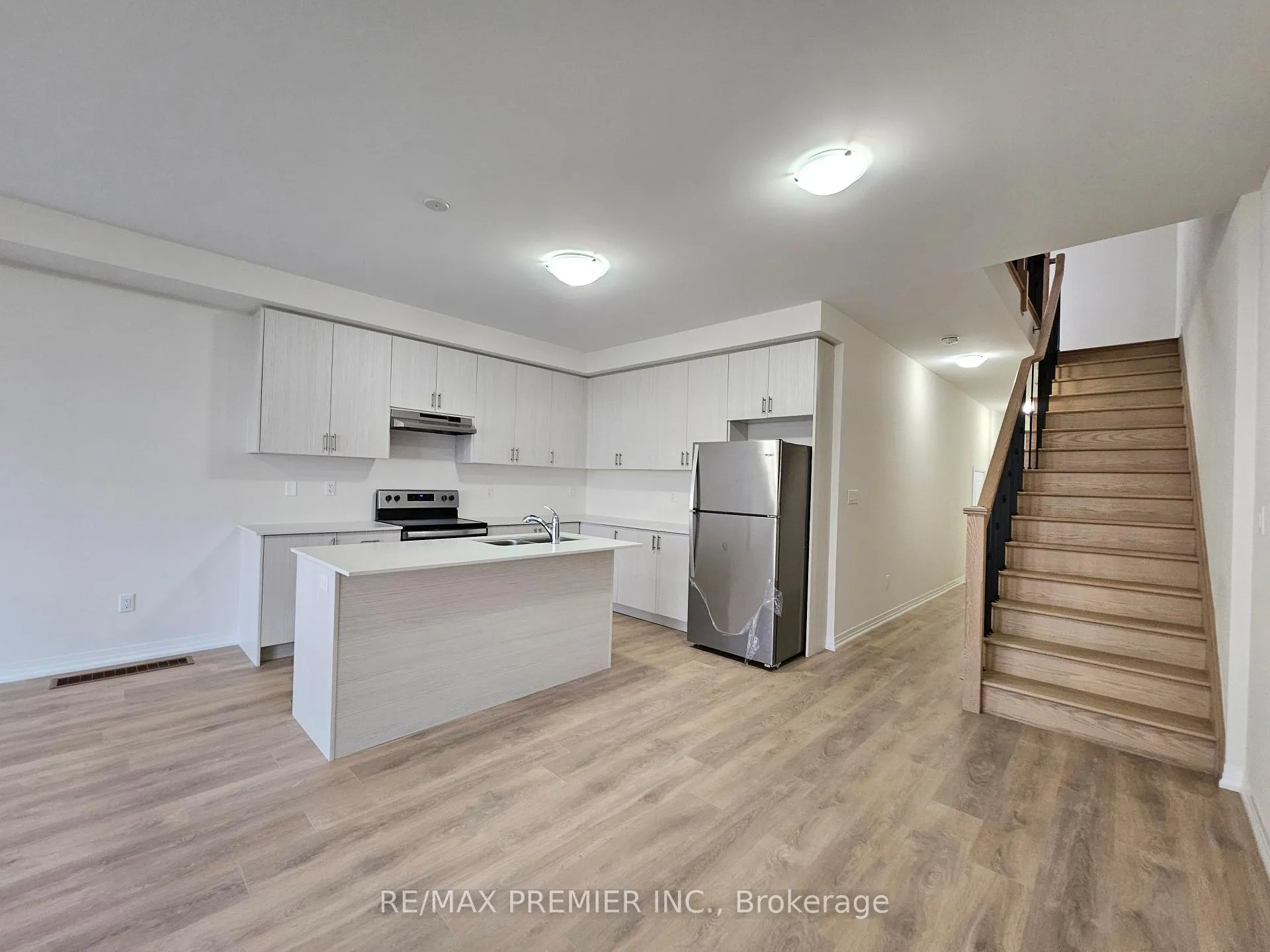 Photo 6 of 30 Bluebird Lane, Barrie, Painswick South — HOMEH
