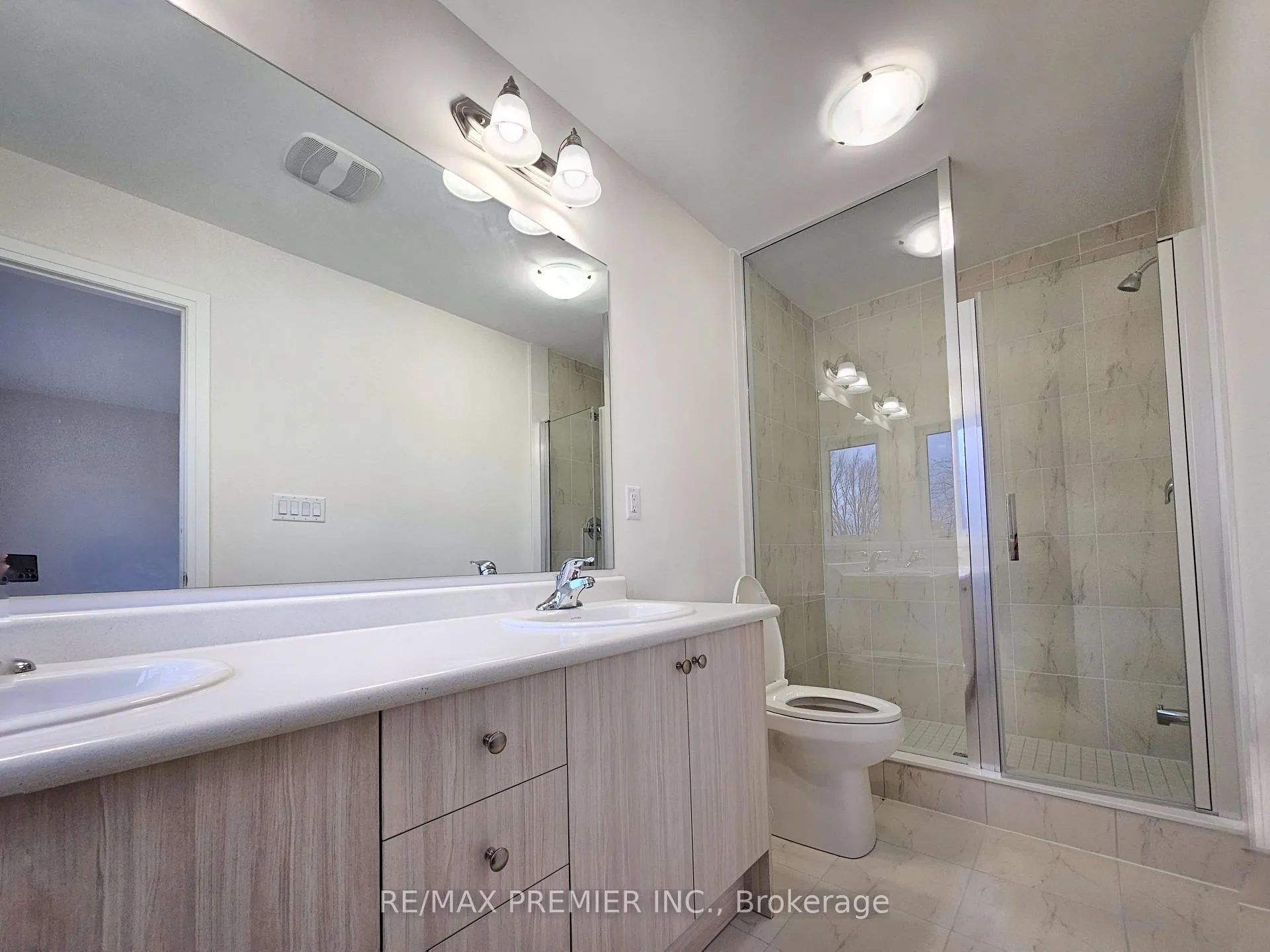 Photo 12 of 30 Bluebird Lane, Barrie, Painswick South — HOMEH