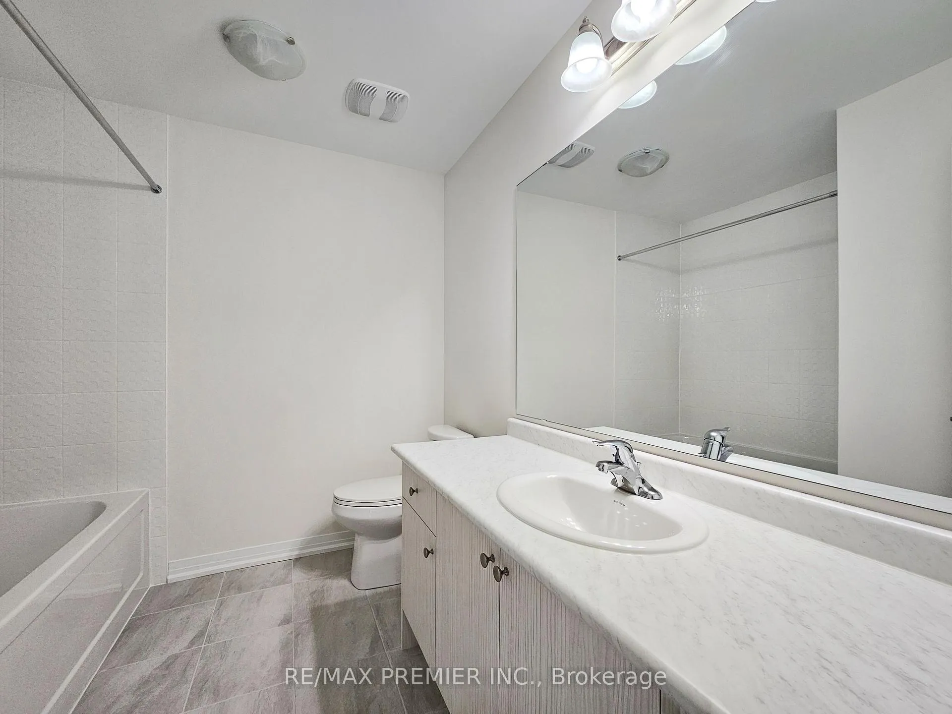 Photo 15 of 30 Bluebird Lane, Barrie, Painswick South — HOMEH