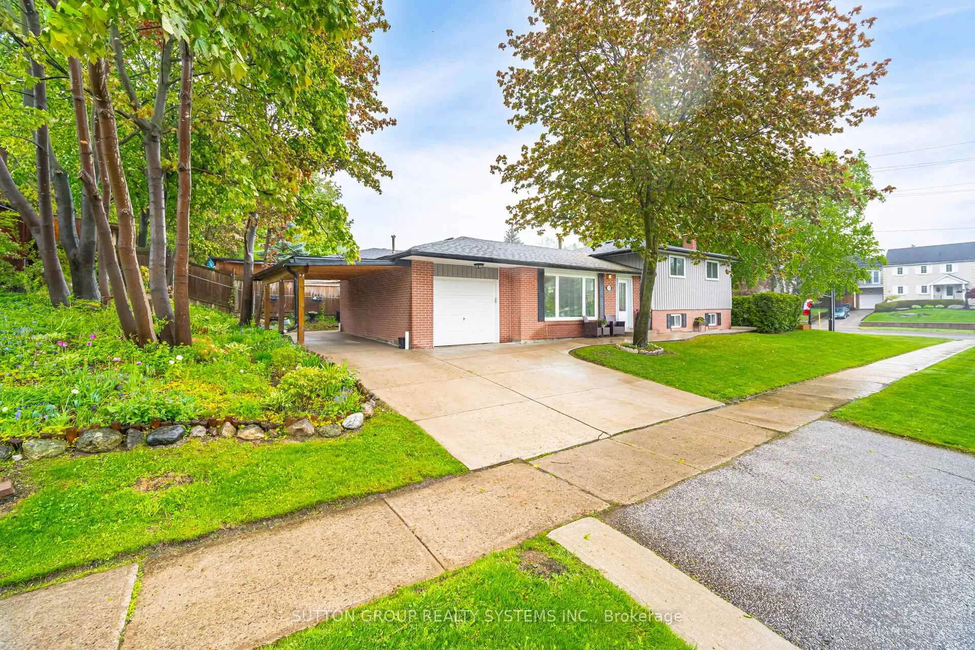Photo 2 of 175 Connaught Crescent, Caledon, Bolton West — HOMEH