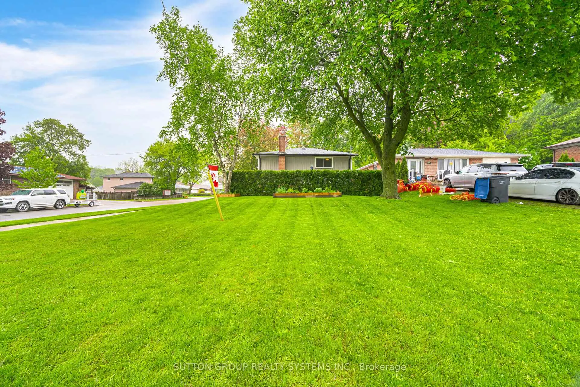 Photo 4 of 175 Connaught Crescent, Caledon, Bolton West — HOMEH