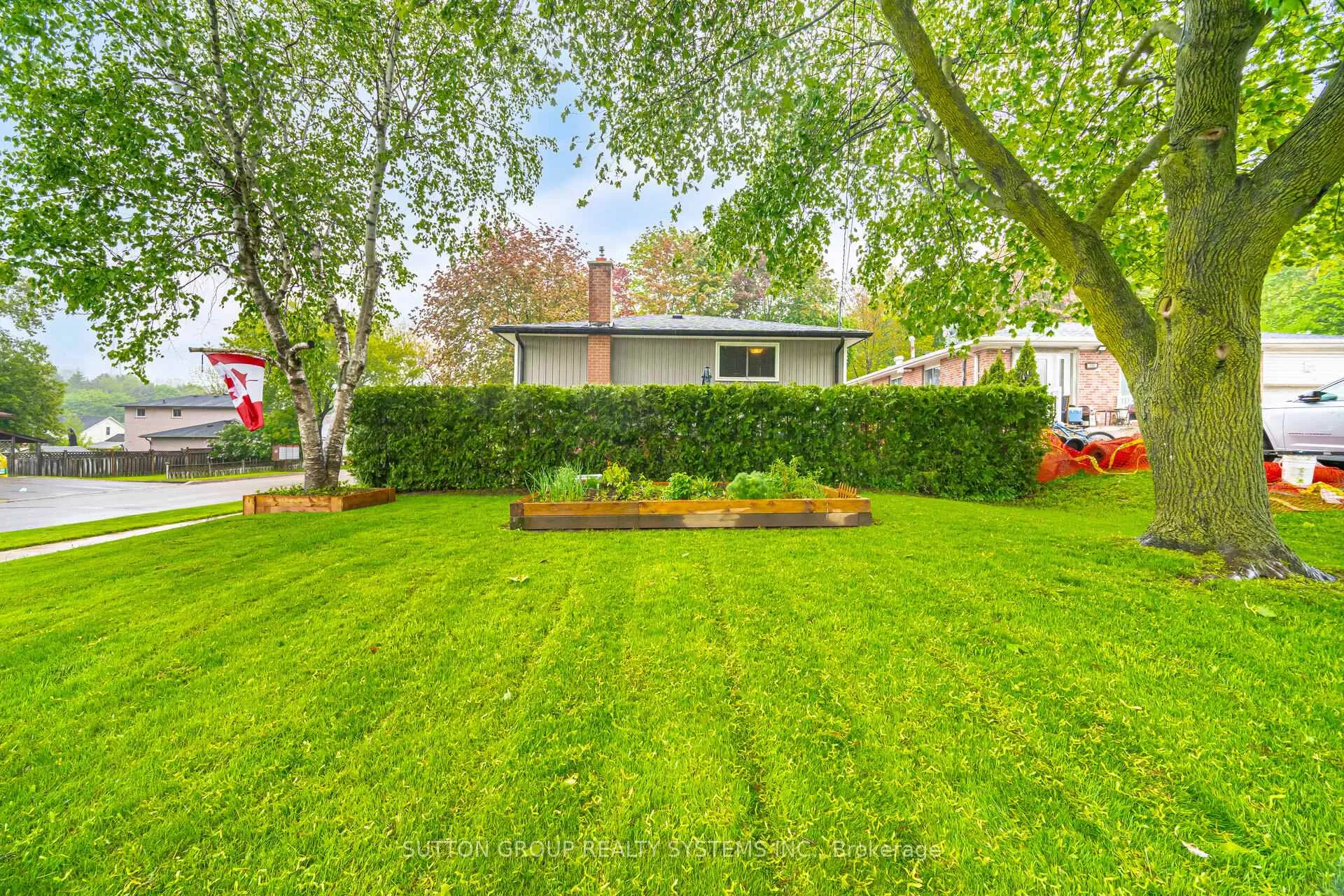 Photo 5 of 175 Connaught Crescent, Caledon, Bolton West — HOMEH