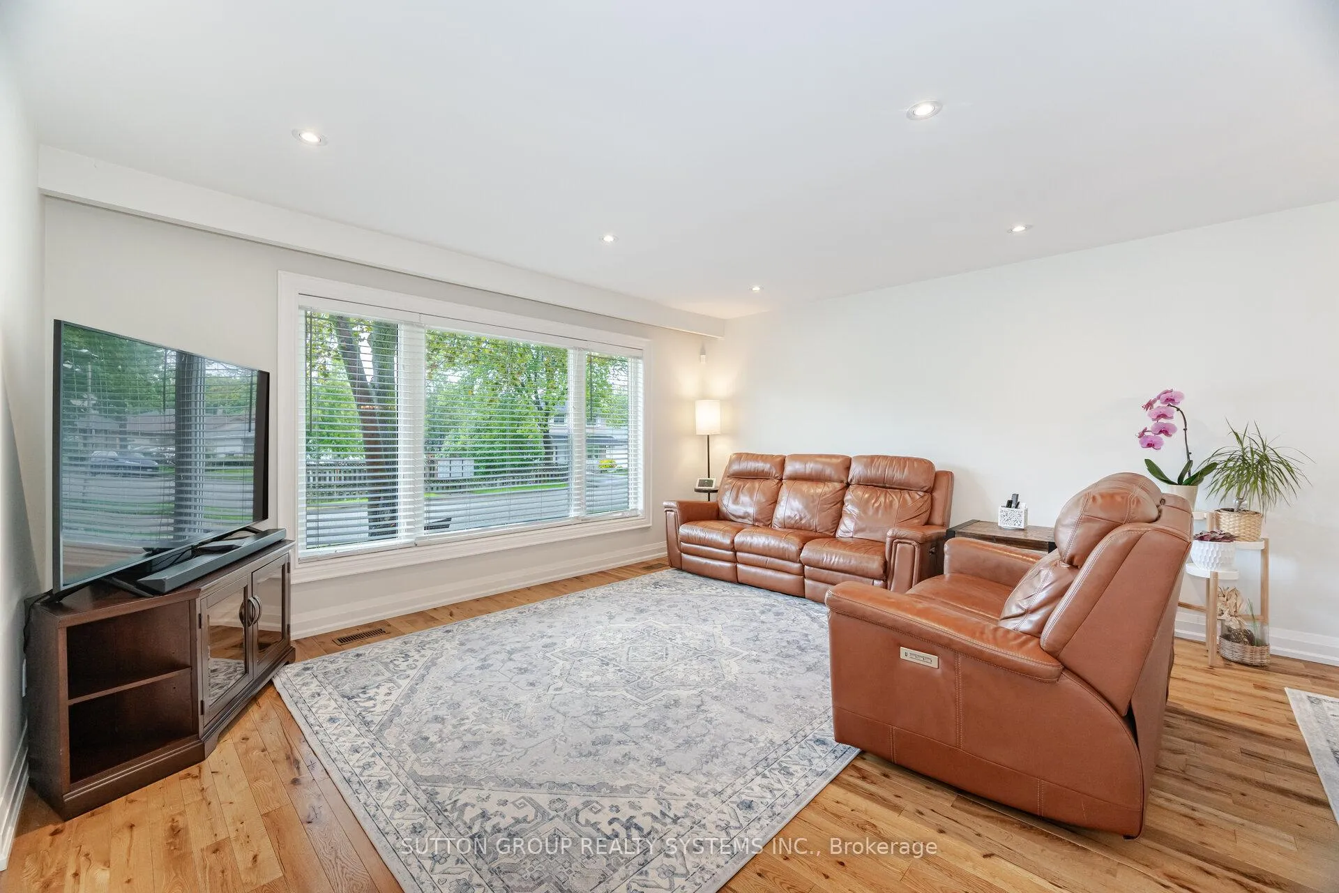 Photo 12 of 175 Connaught Crescent, Caledon, Bolton West — HOMEH