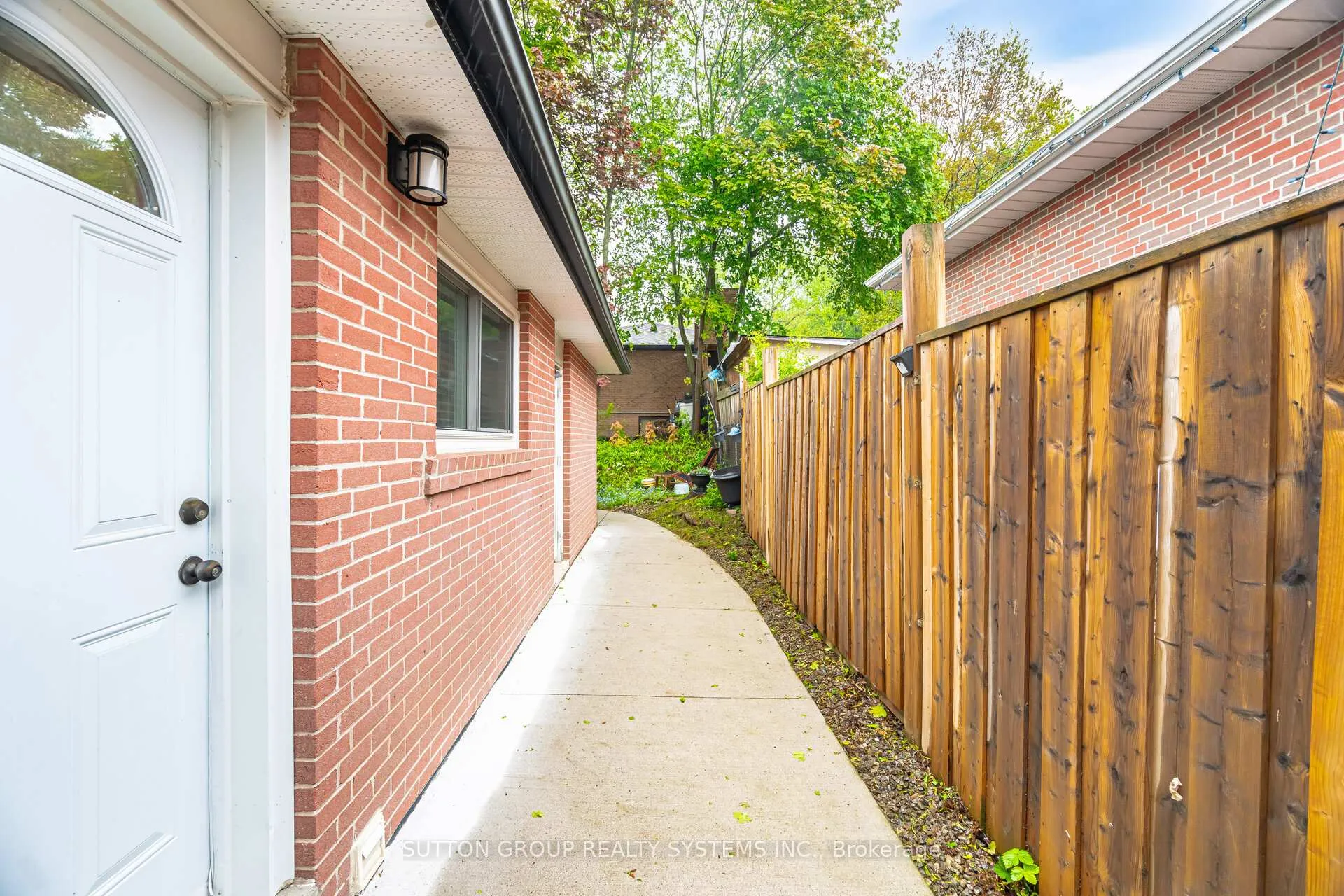 Photo 48 of 175 Connaught Crescent, Caledon, Bolton West — HOMEH