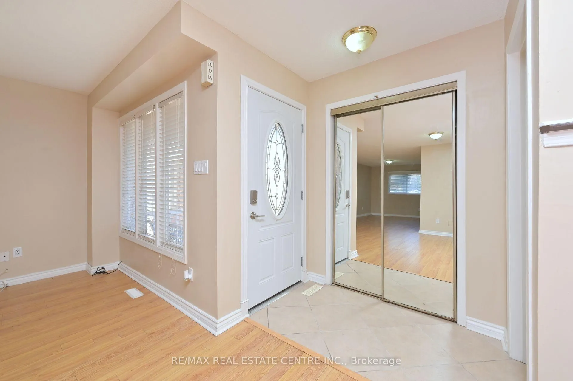 Photo 4 of 63 Candy Crescent, Brampton, Northwood Park — HOMEH