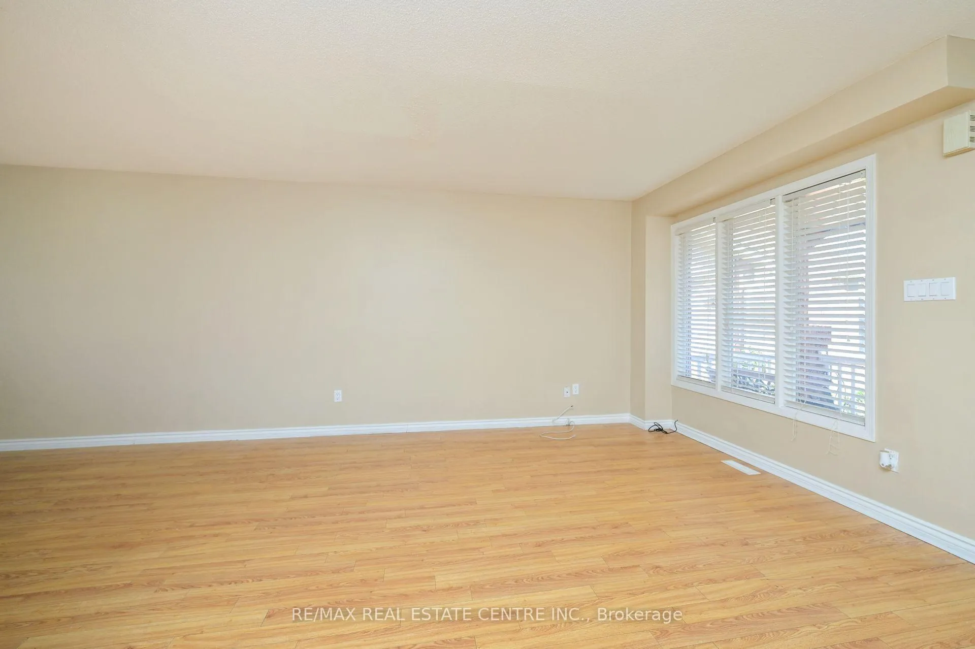 Photo 6 of 63 Candy Crescent, Brampton, Northwood Park — HOMEH