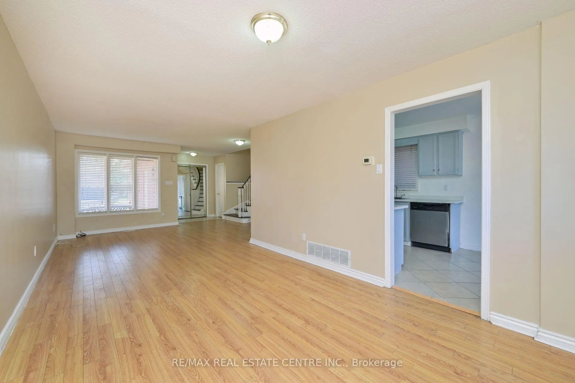 Photo 7 of 63 Candy Crescent, Brampton, Northwood Park — HOMEH