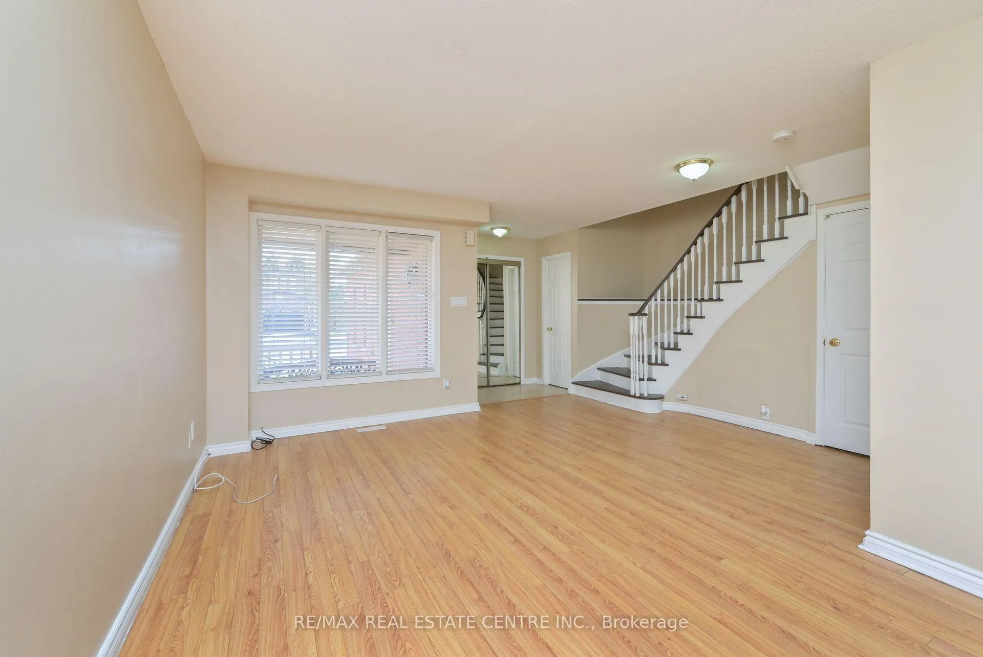 Photo 8 of 63 Candy Crescent, Brampton, Northwood Park — HOMEH