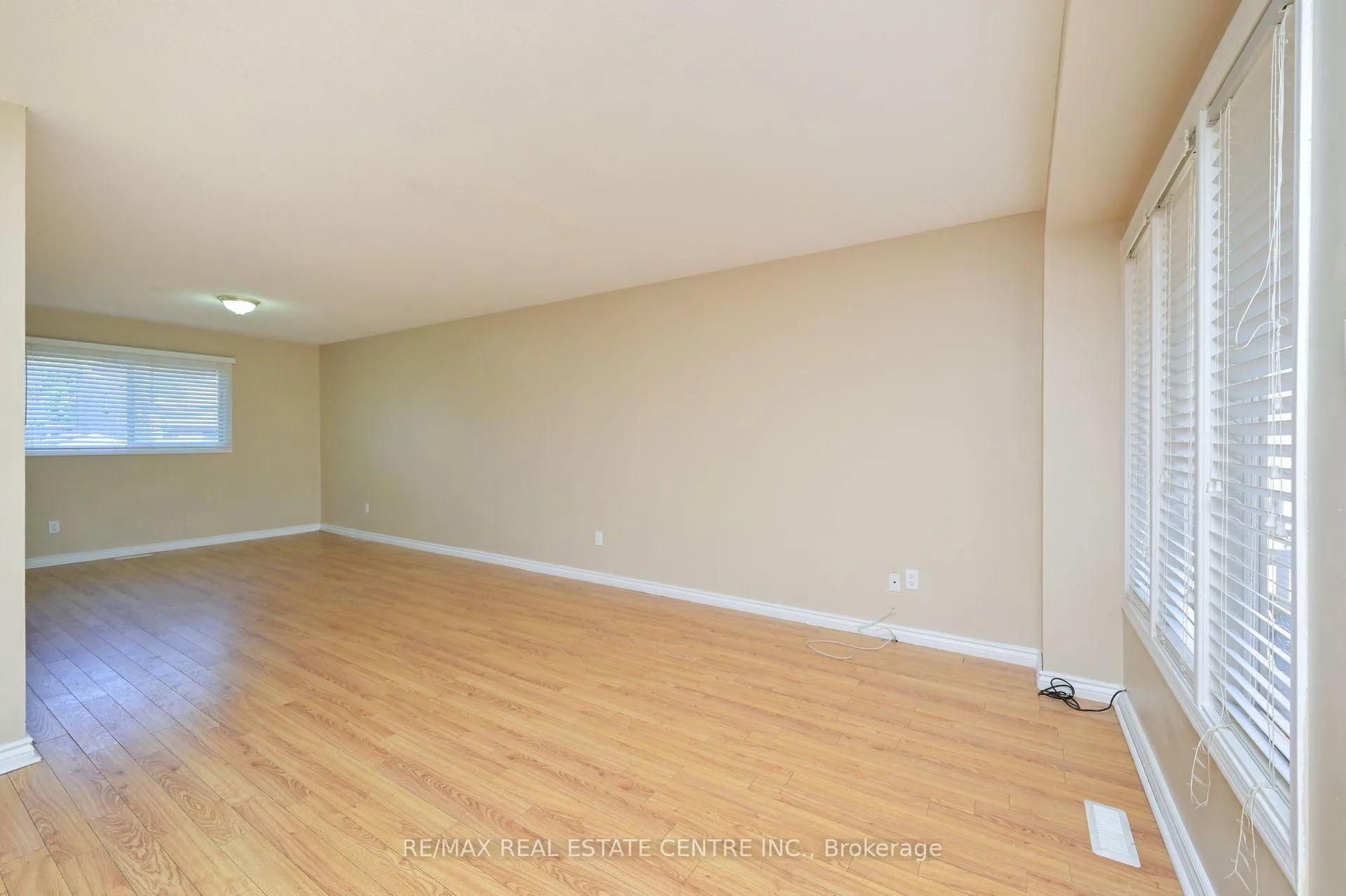 Photo 9 of 63 Candy Crescent, Brampton, Northwood Park — HOMEH