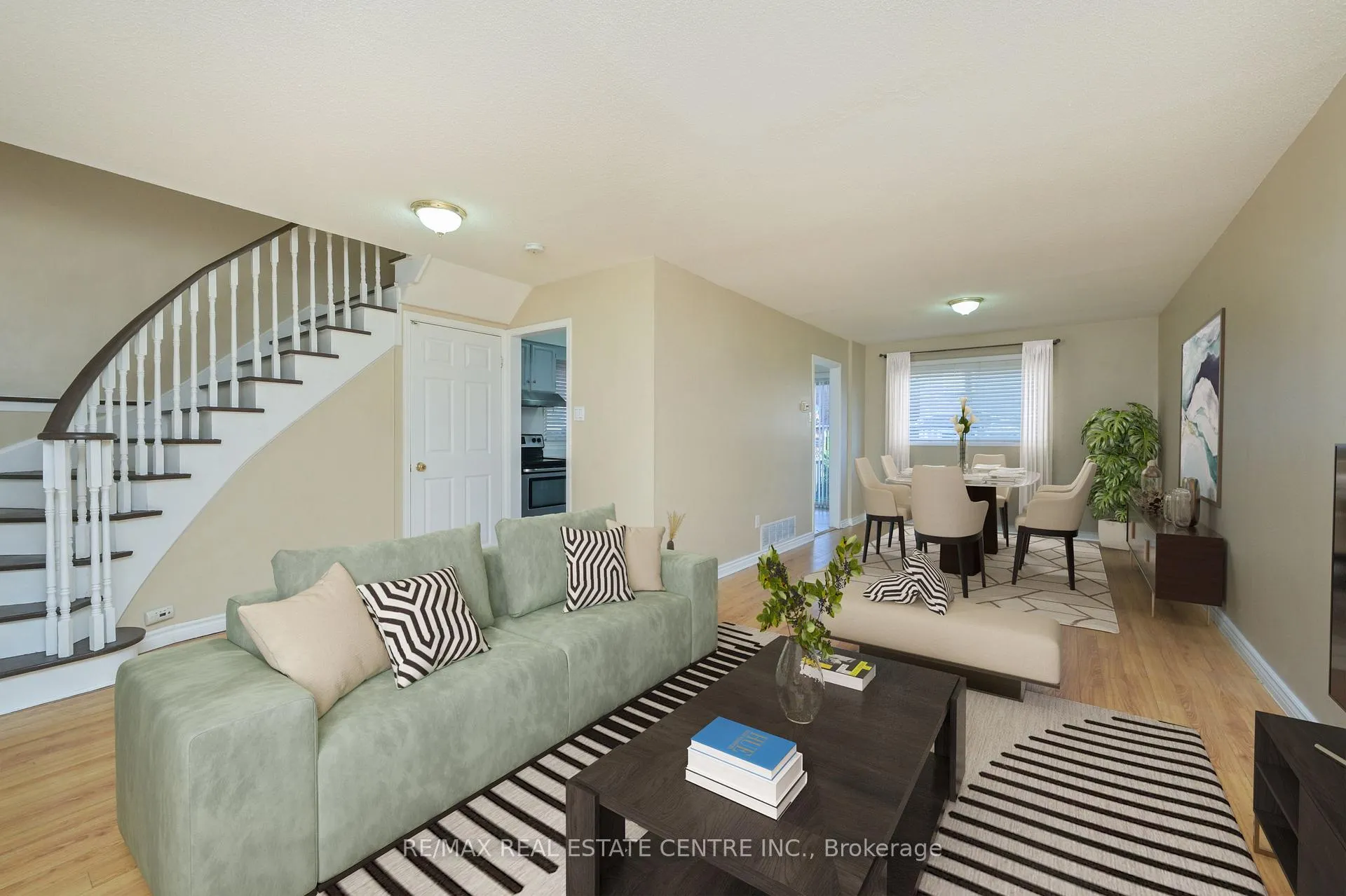 Photo 11 of 63 Candy Crescent, Brampton, Northwood Park — HOMEH