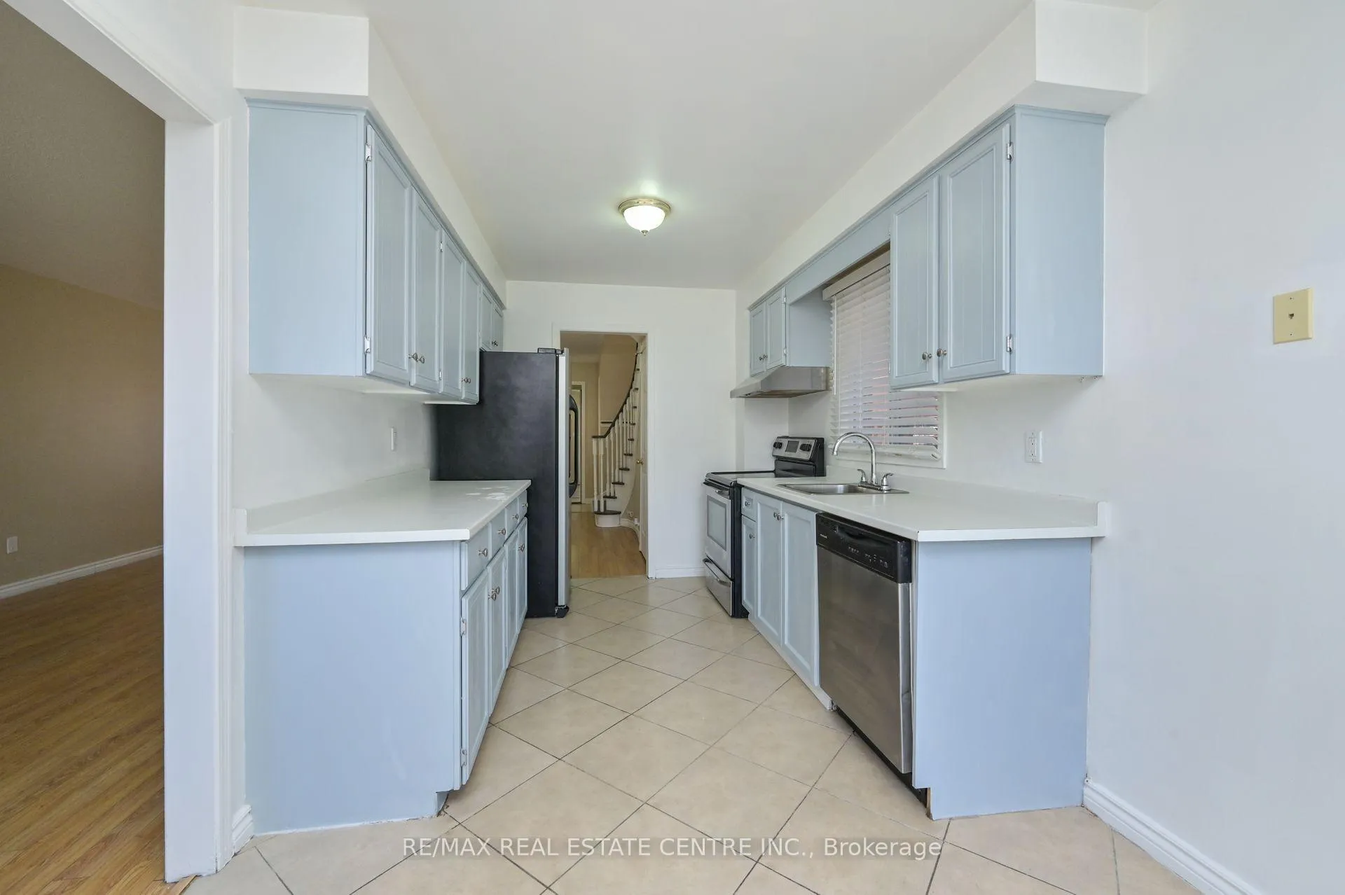 Photo 13 of 63 Candy Crescent, Brampton, Northwood Park — HOMEH