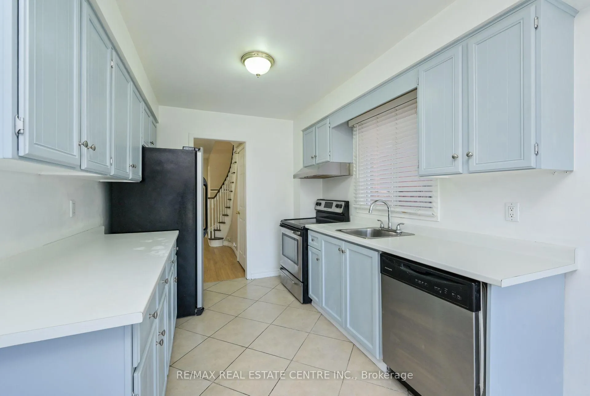 Photo 15 of 63 Candy Crescent, Brampton, Northwood Park — HOMEH