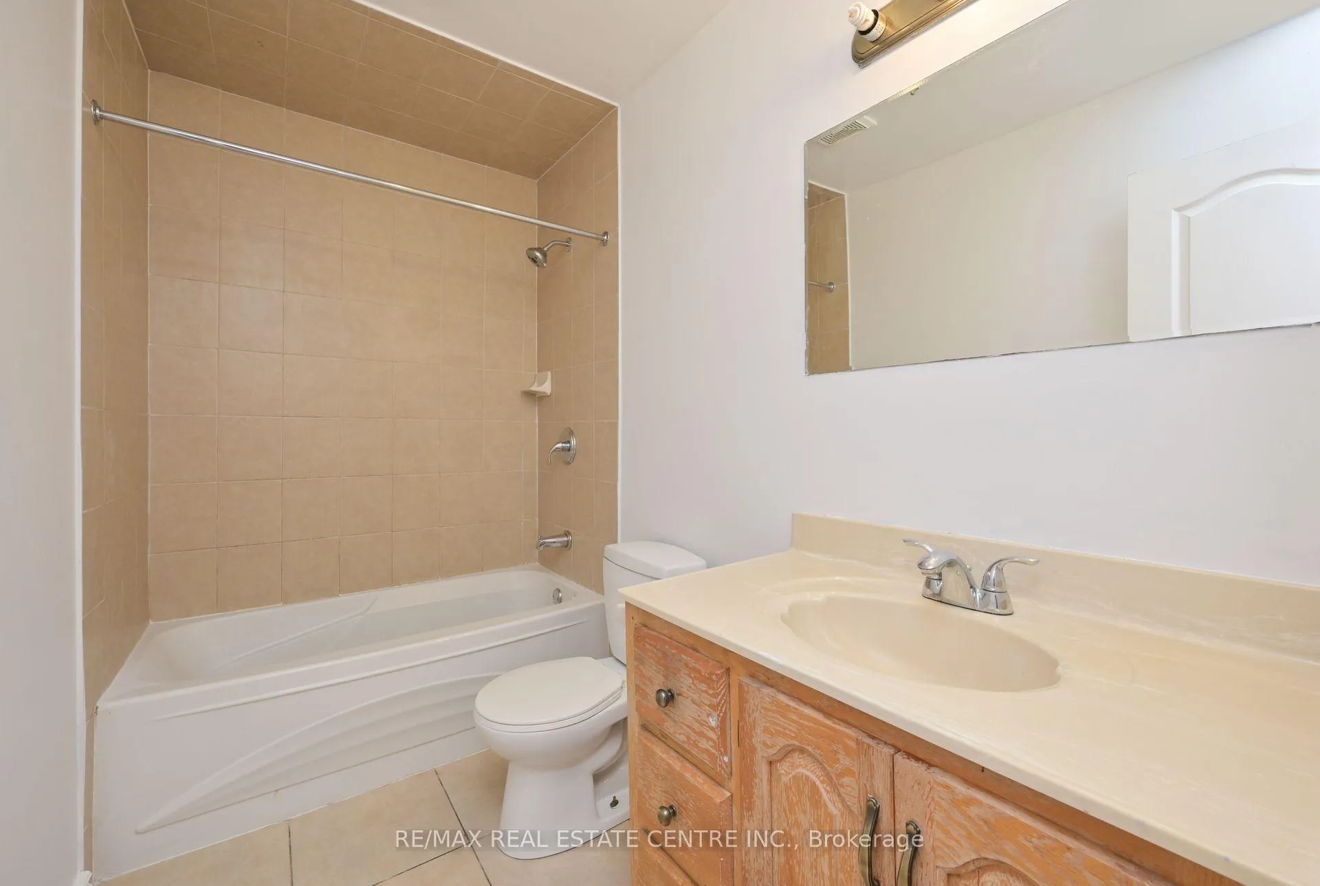 Photo 23 of 63 Candy Crescent, Brampton, Northwood Park — HOMEH