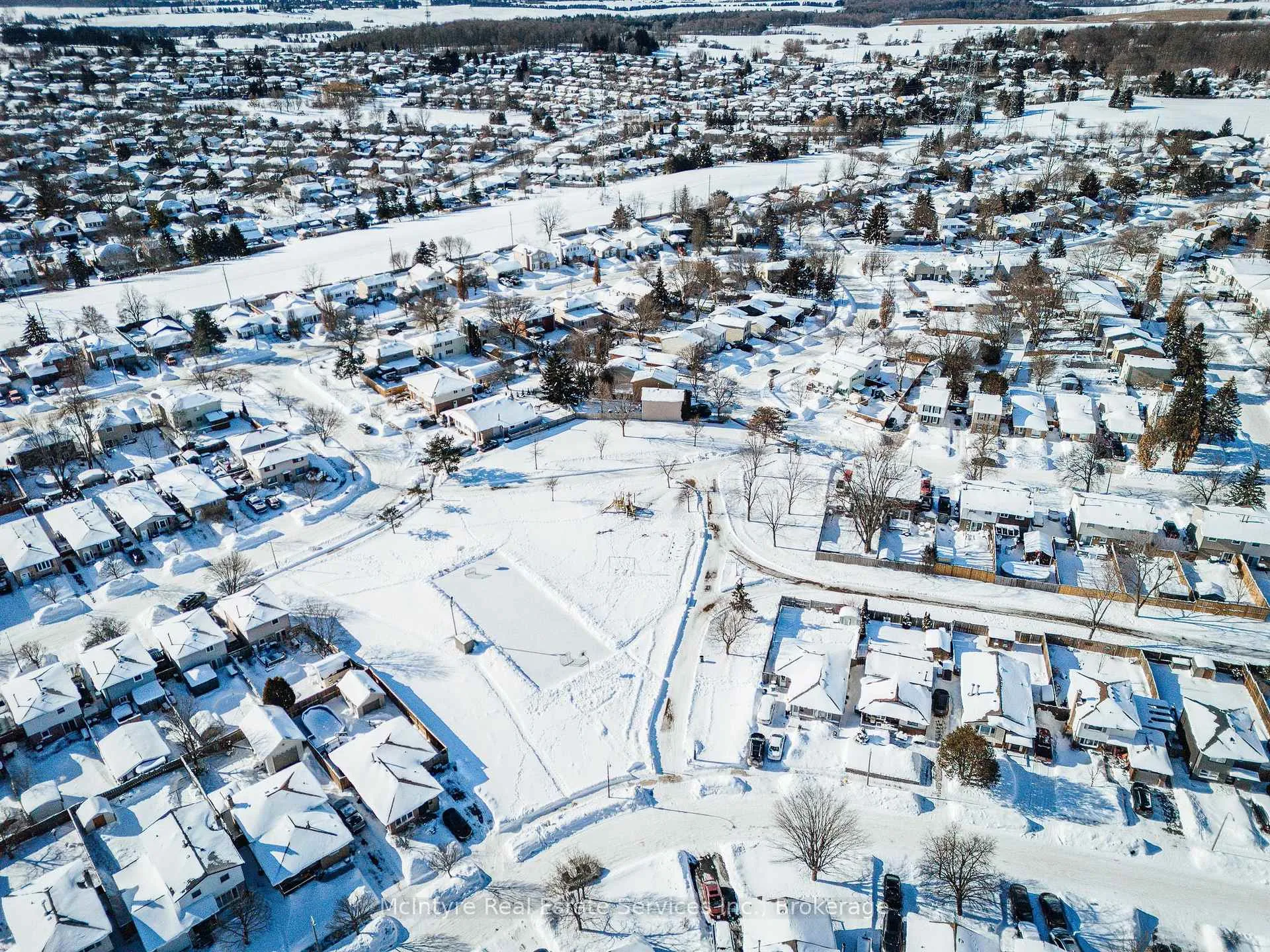 Photo 11 of 190 Broken Oak Crescent, Kitchener — HOMEH