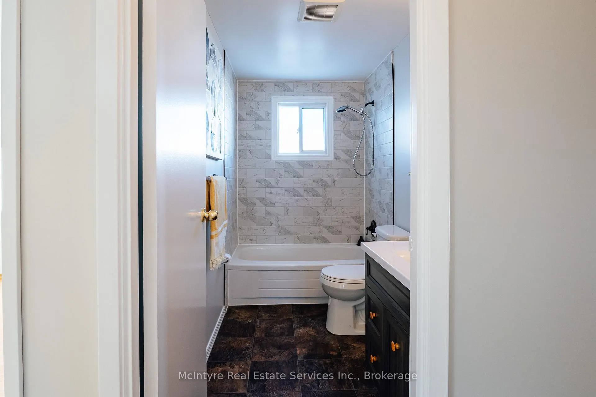 Photo 32 of 190 Broken Oak Crescent, Kitchener — HOMEH