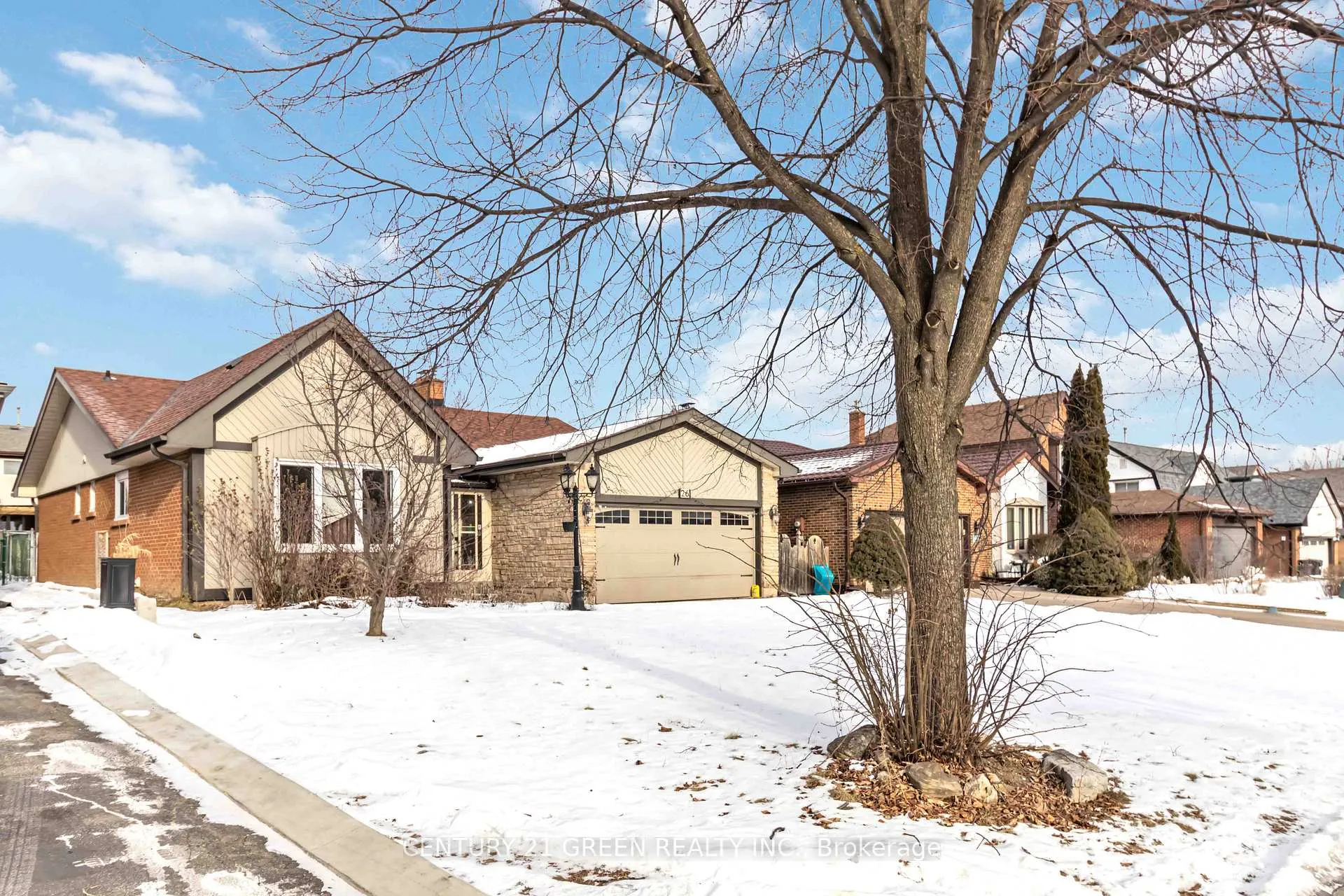Photo 3 of 26 Milford Crescent, Brampton, Central Park — HOMEH
