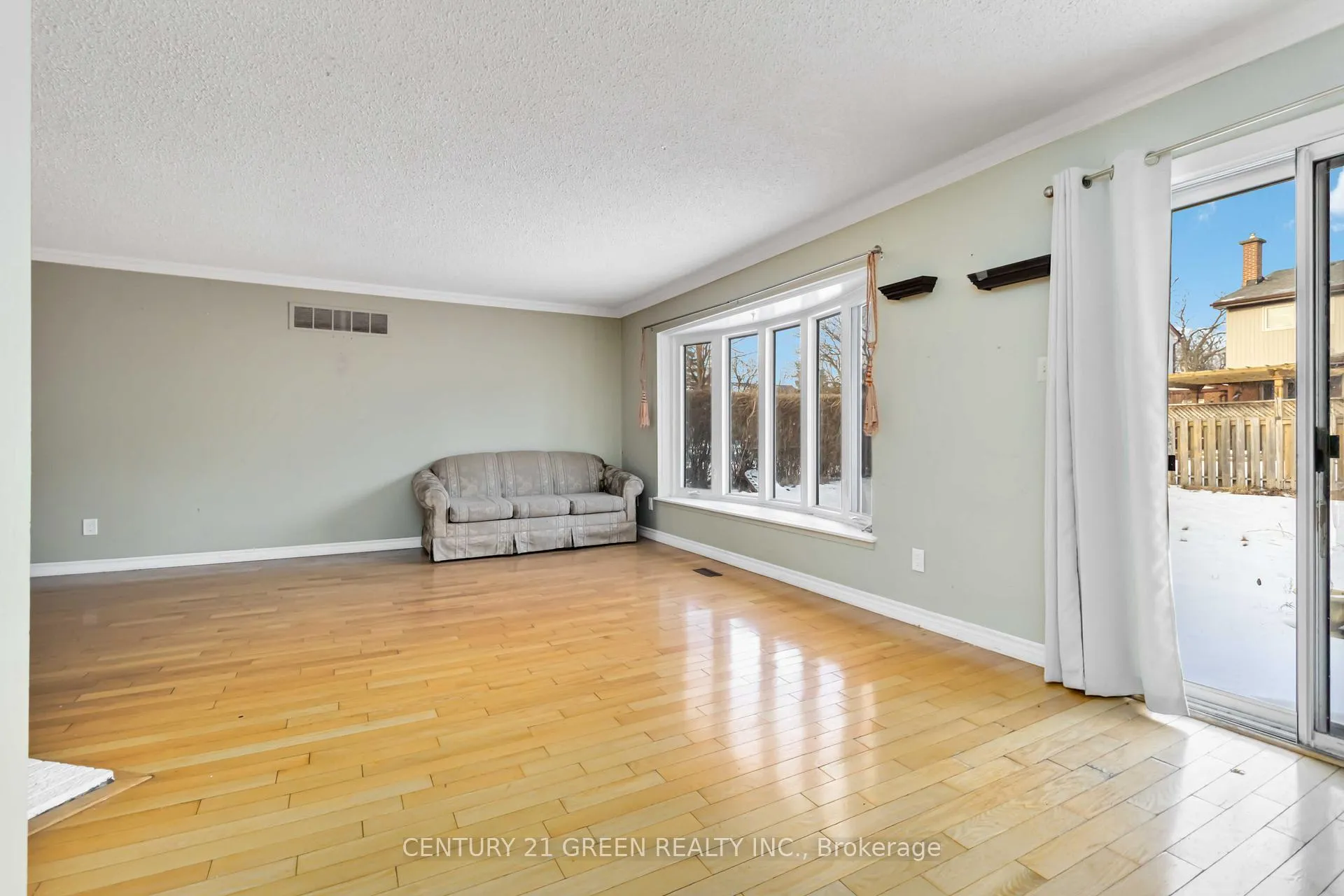Photo 10 of 26 Milford Crescent, Brampton, Central Park — HOMEH