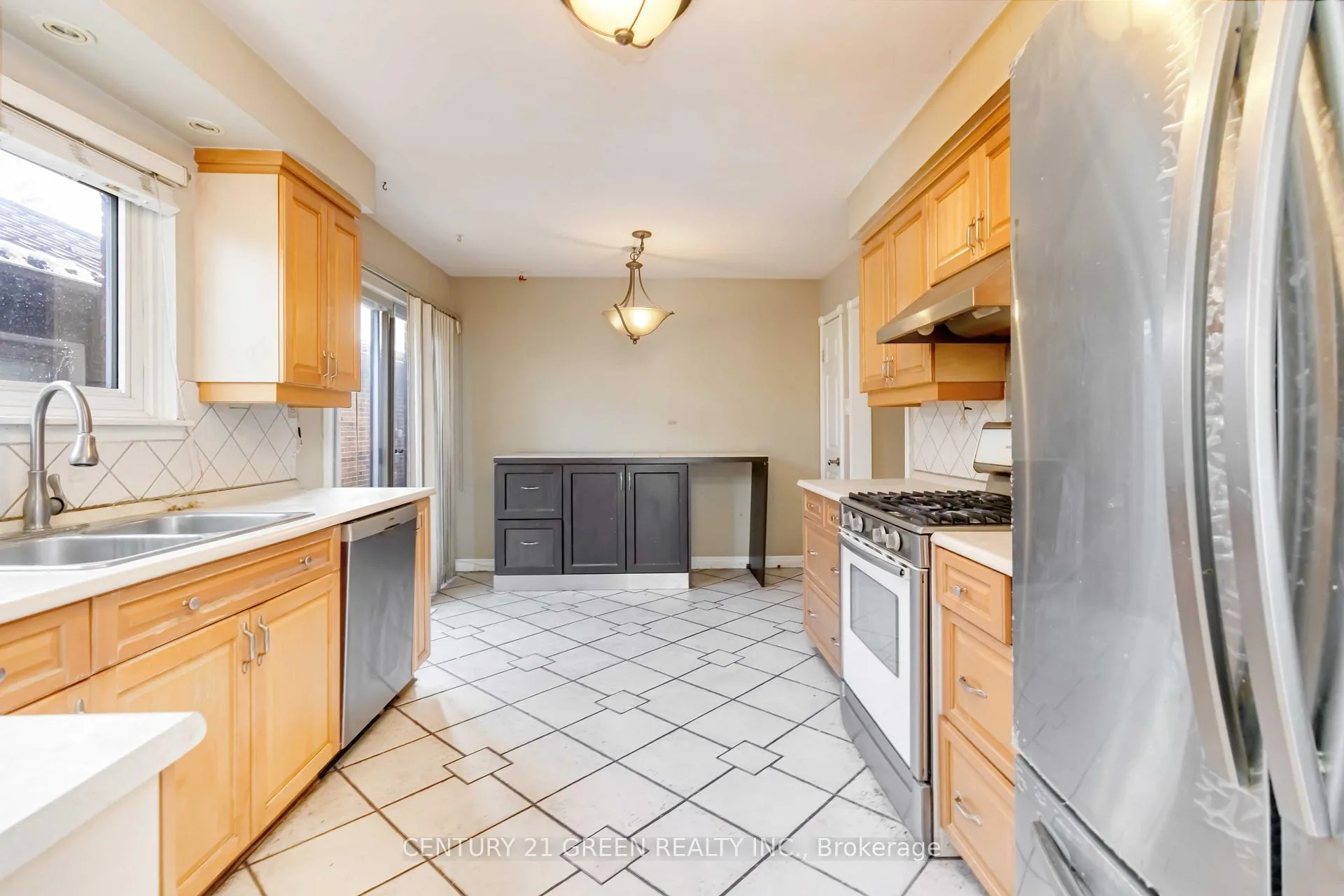 Photo 11 of 26 Milford Crescent, Brampton, Central Park — HOMEH