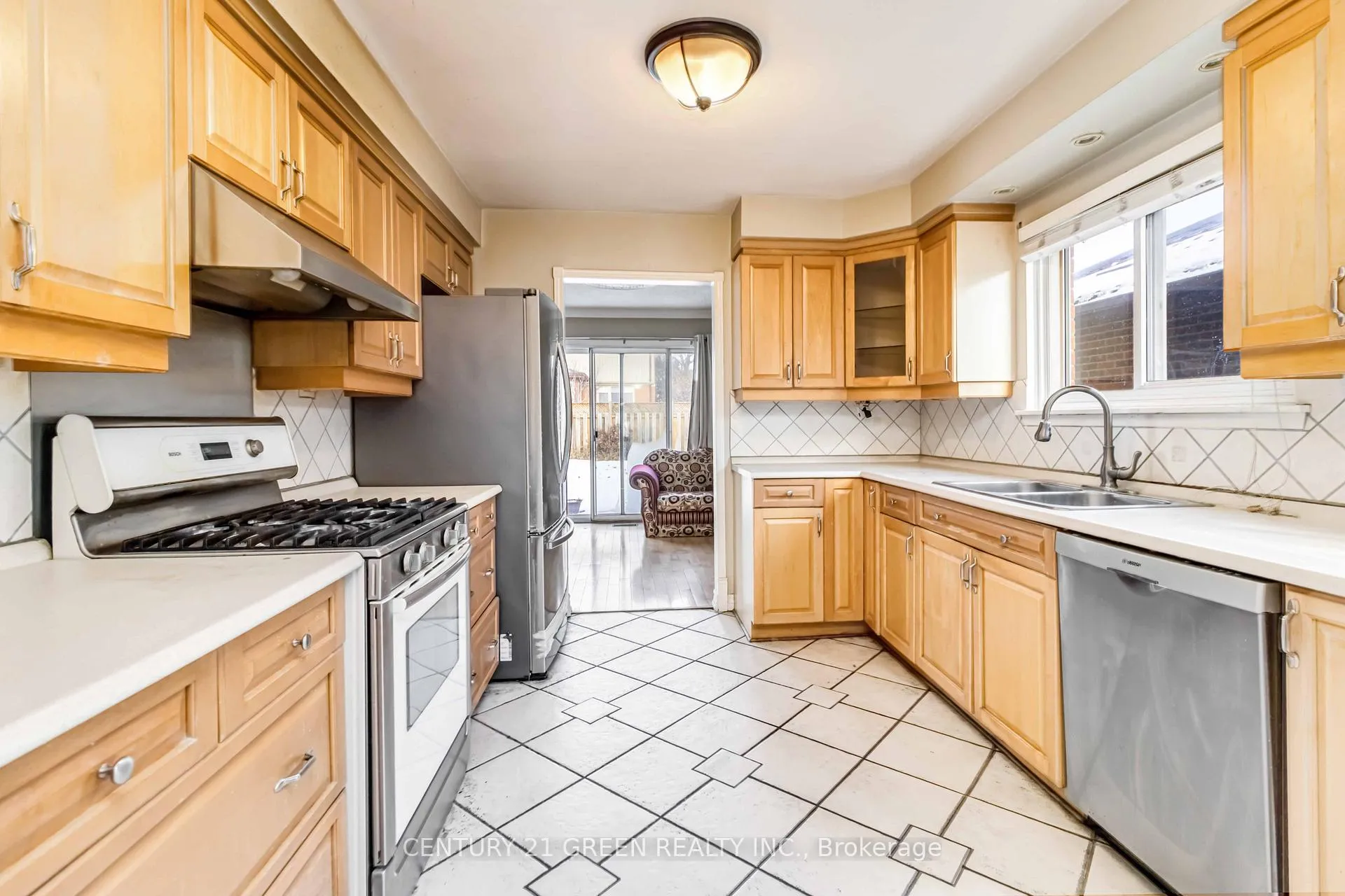 Photo 12 of 26 Milford Crescent, Brampton, Central Park — HOMEH
