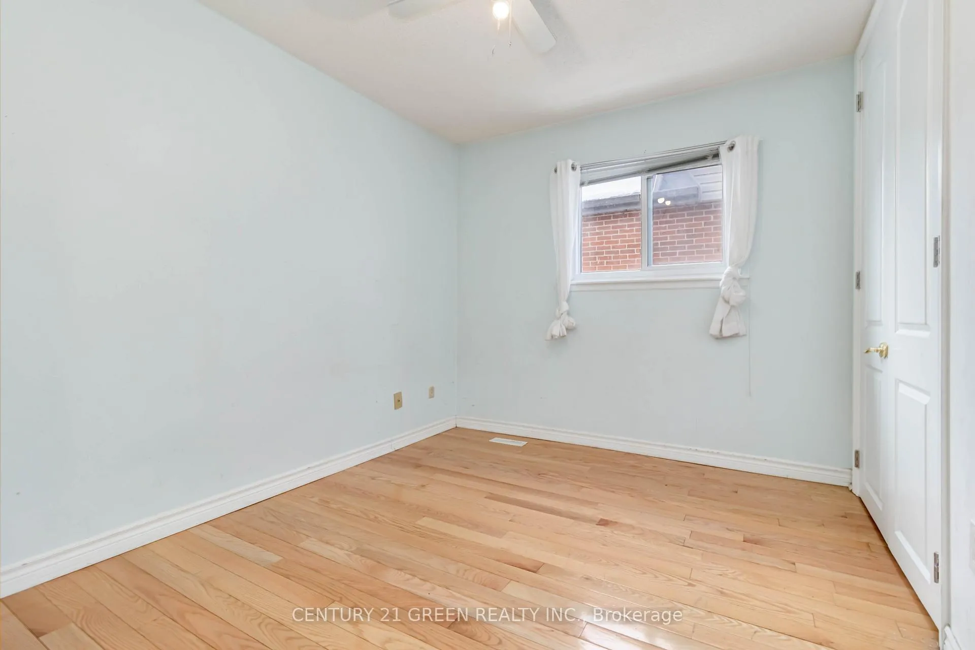 Photo 15 of 26 Milford Crescent, Brampton, Central Park — HOMEH