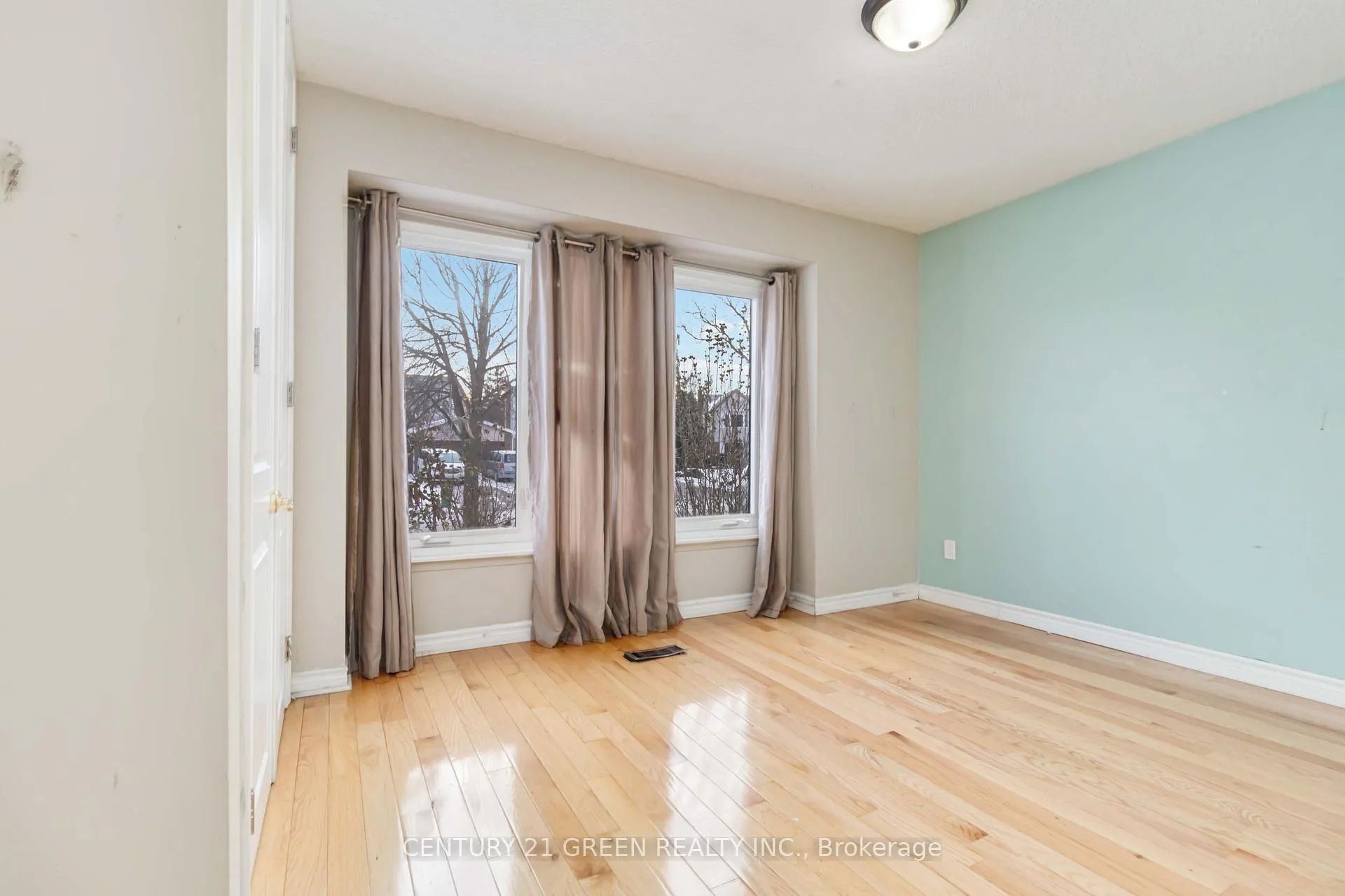 Photo 16 of 26 Milford Crescent, Brampton, Central Park — HOMEH