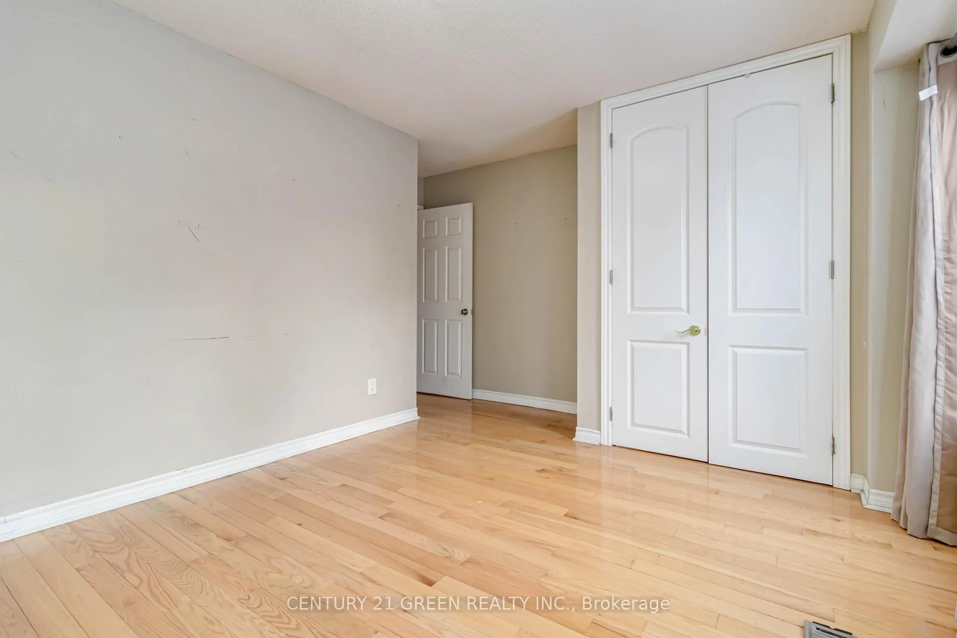Photo 17 of 26 Milford Crescent, Brampton, Central Park — HOMEH