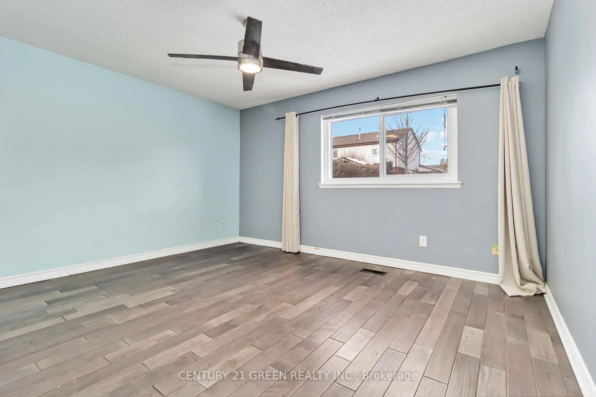 Photo 19 of 26 Milford Crescent, Brampton, Central Park — HOMEH
