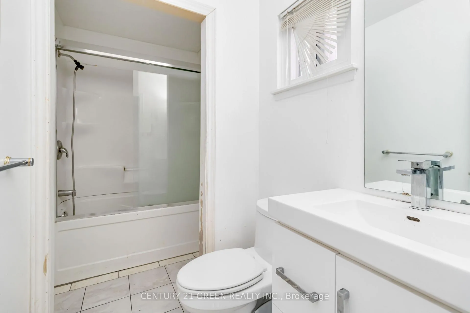 Photo 22 of 26 Milford Crescent, Brampton, Central Park — HOMEH