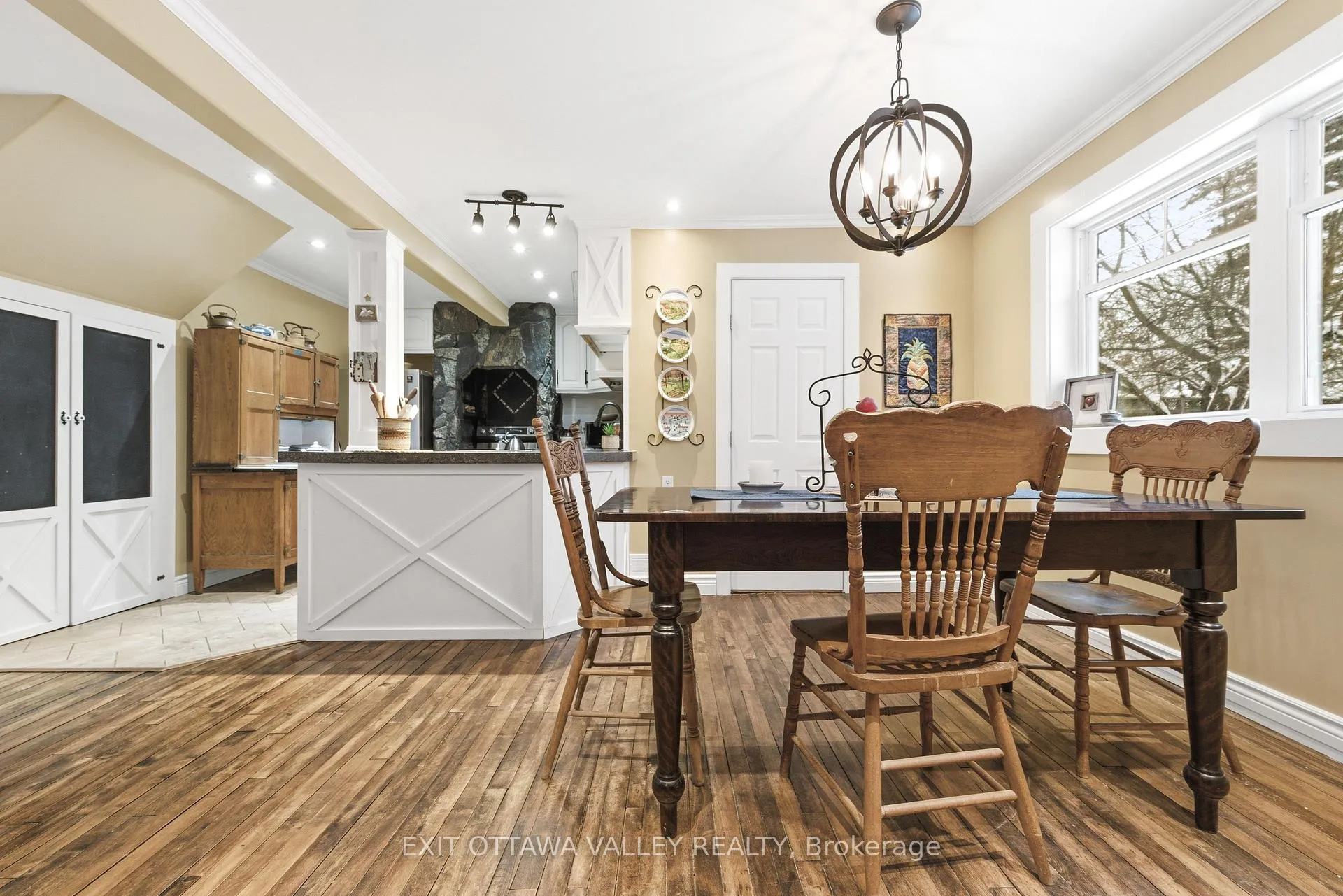 Photo 5 of 15 Spruce Crescent, Deep River — HOMEH