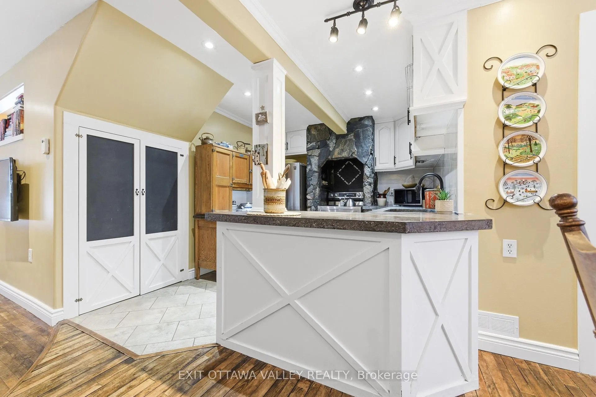 Photo 10 of 15 Spruce Crescent, Deep River — HOMEH