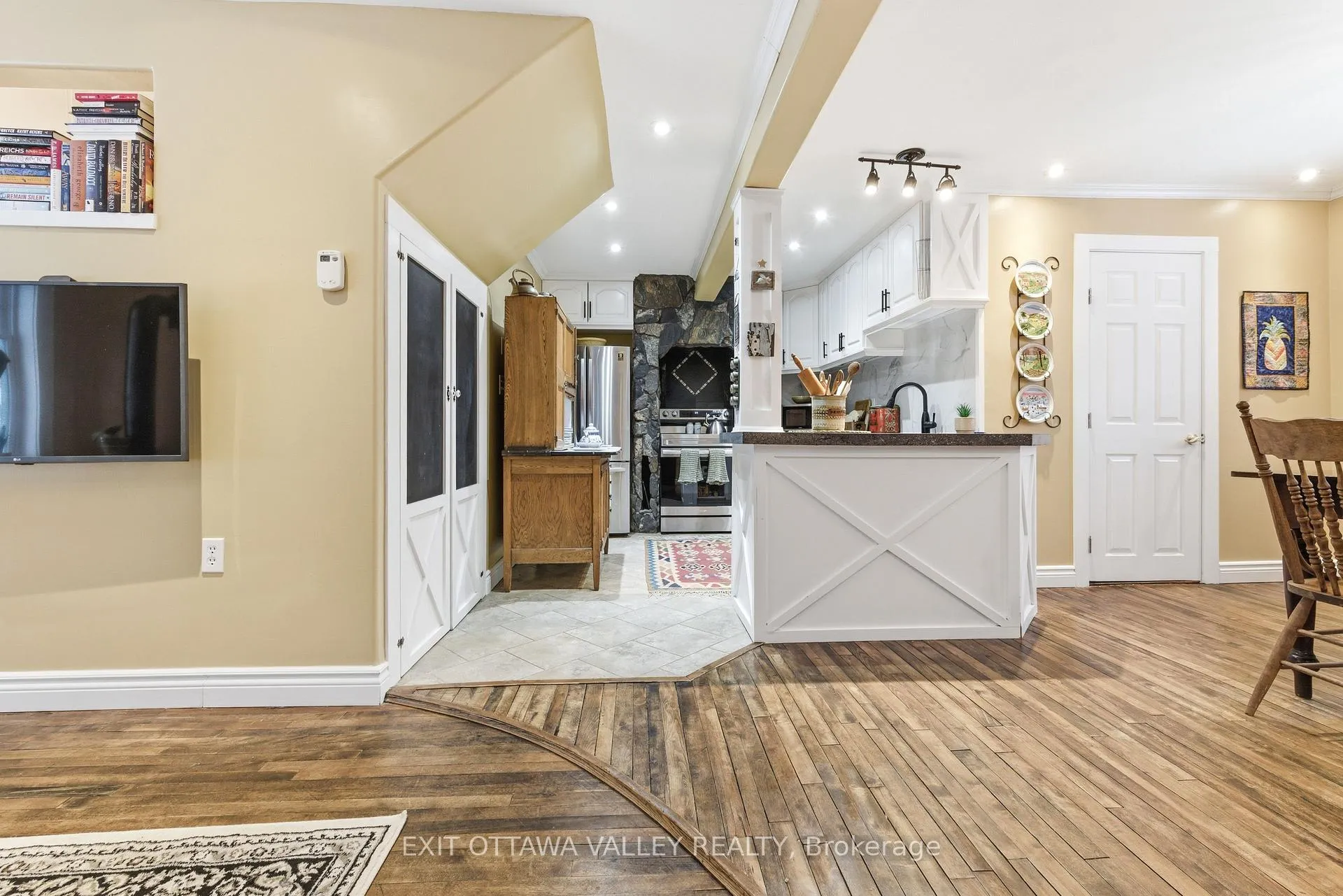 Photo 11 of 15 Spruce Crescent, Deep River — HOMEH