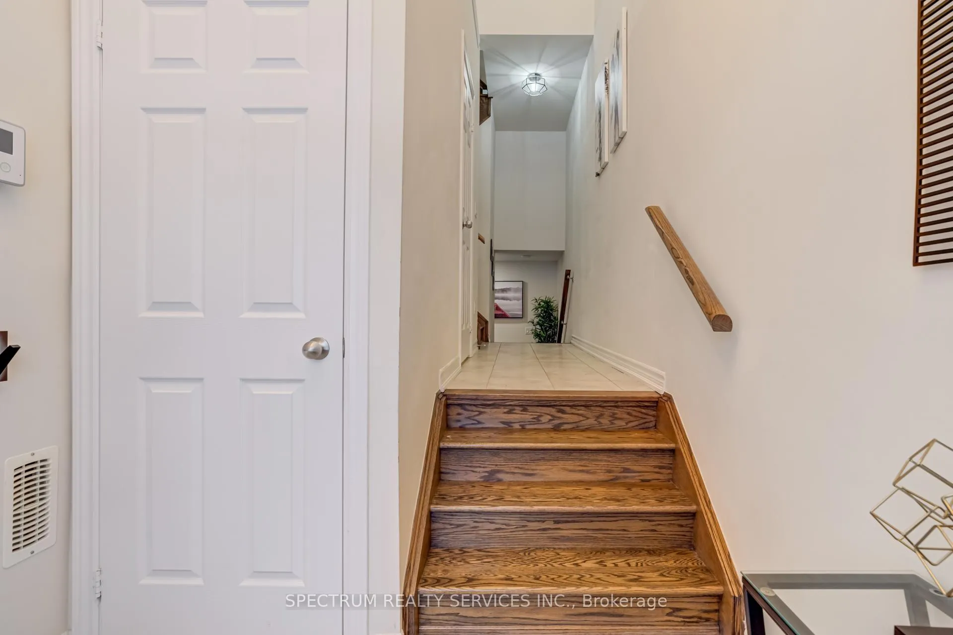 Photo 5 of 23 Sunset Terrace, Vaughan, Vellore Village — HOMEH