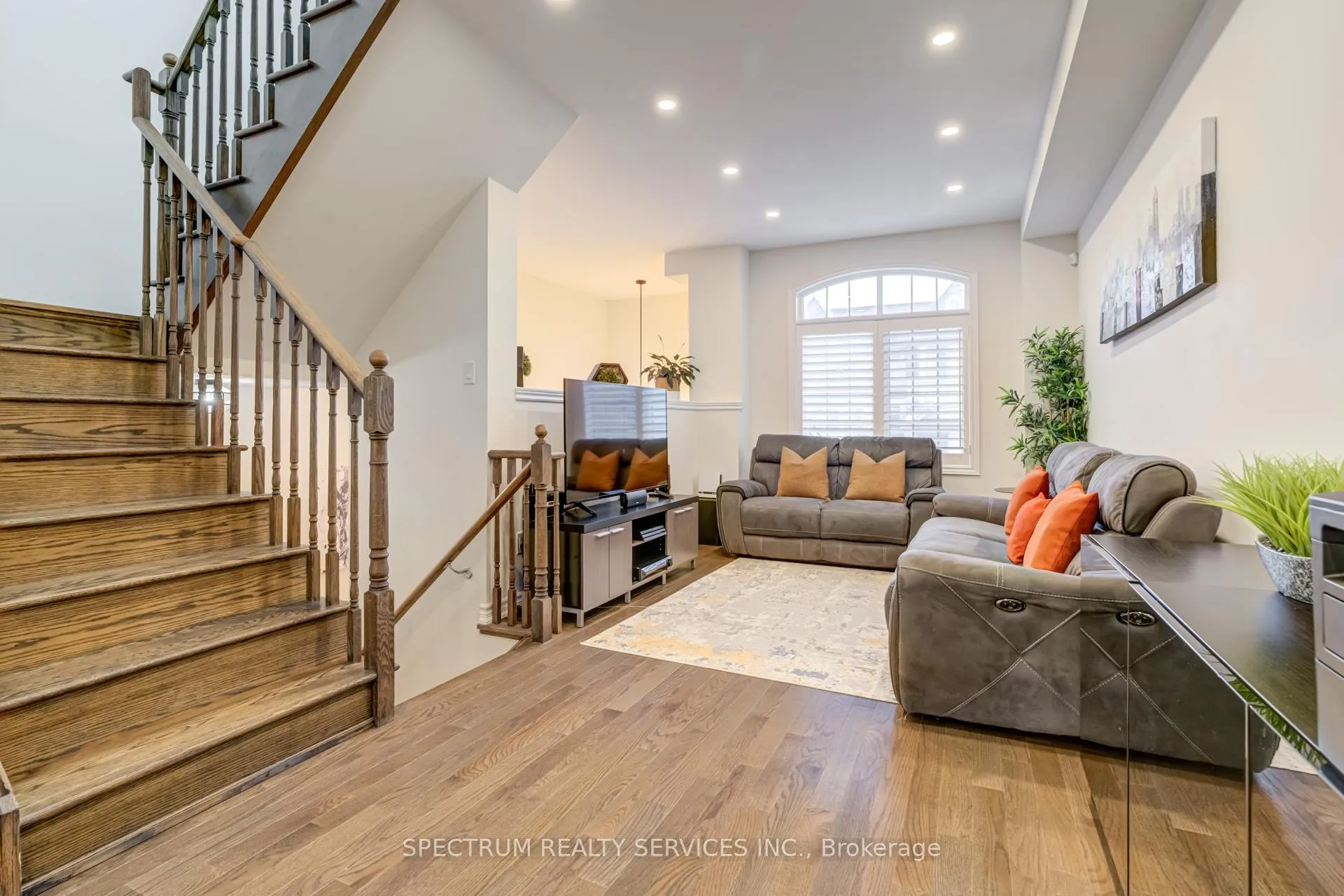 Photo 9 of 23 Sunset Terrace, Vaughan, Vellore Village — HOMEH